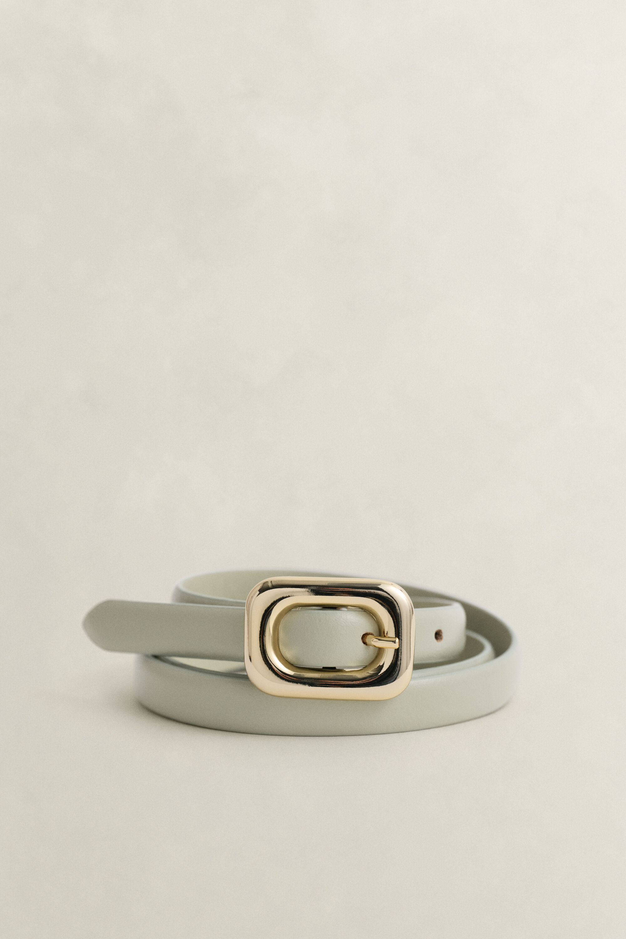 Rounded Buckle Leather Belt