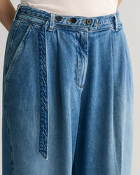 Loose Fit Low-Waisted Belted Jeans