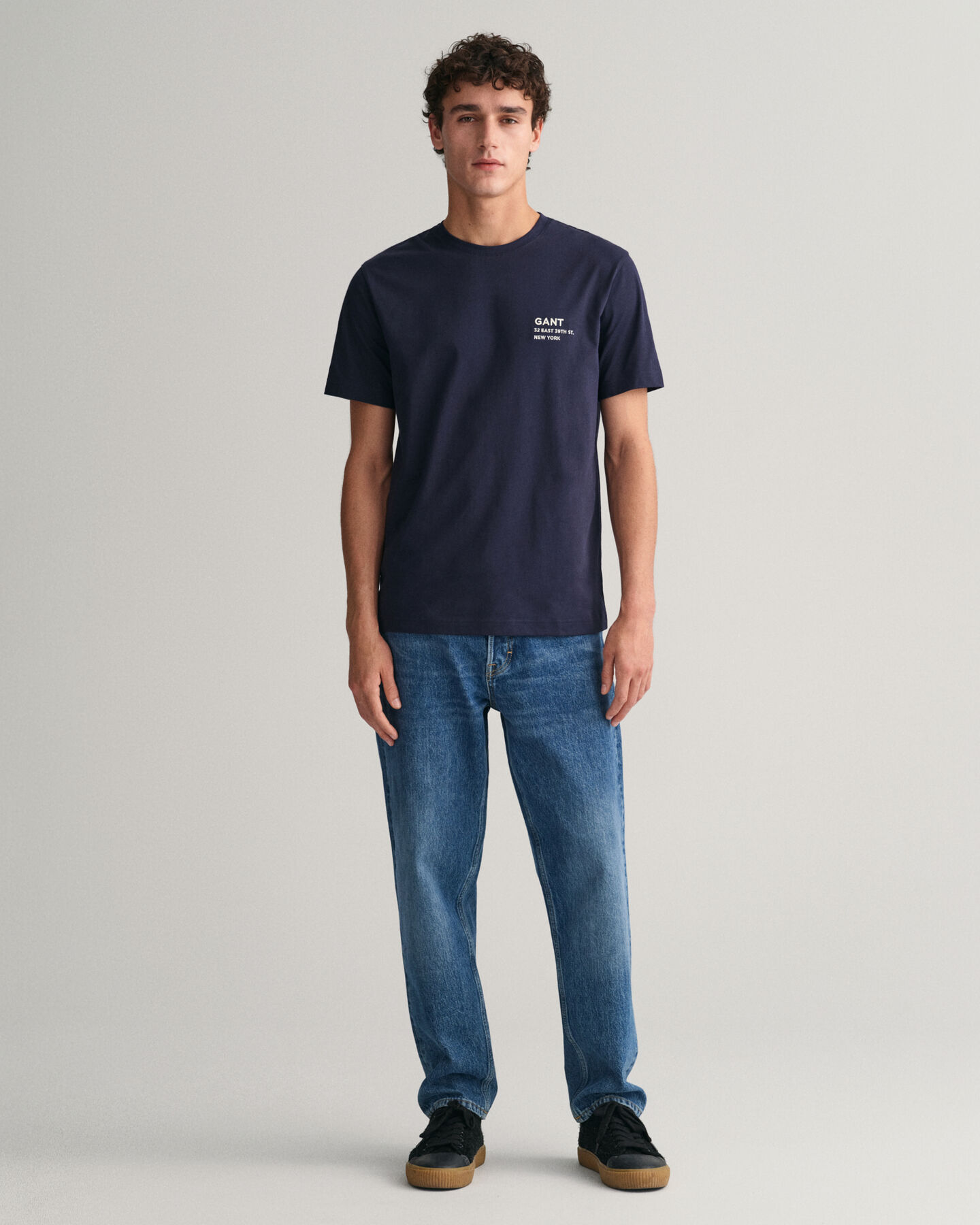 Relaxed Fit Tapered Jeans