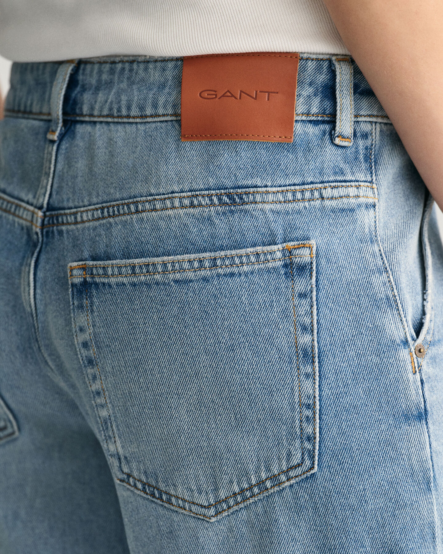 Low-Waisted Wide Leg Jeans