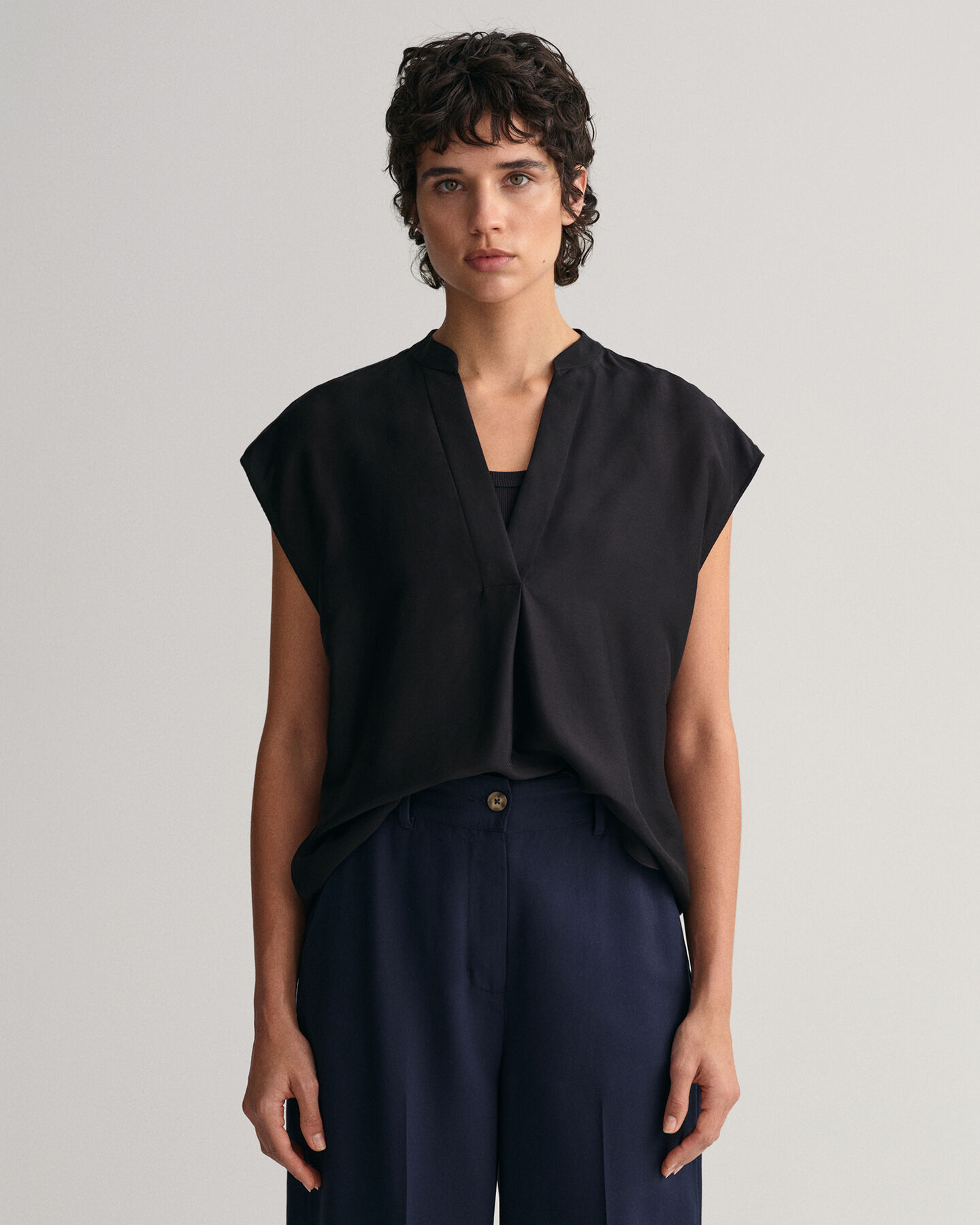 Stand Collar Sleeveless Blouse