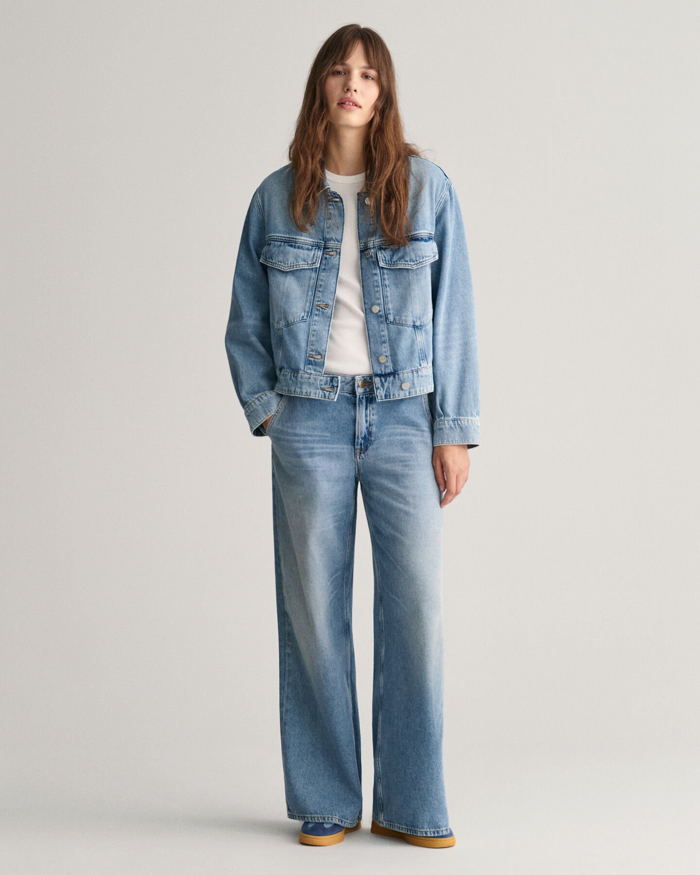 Low-Waisted Wide Leg Jeans