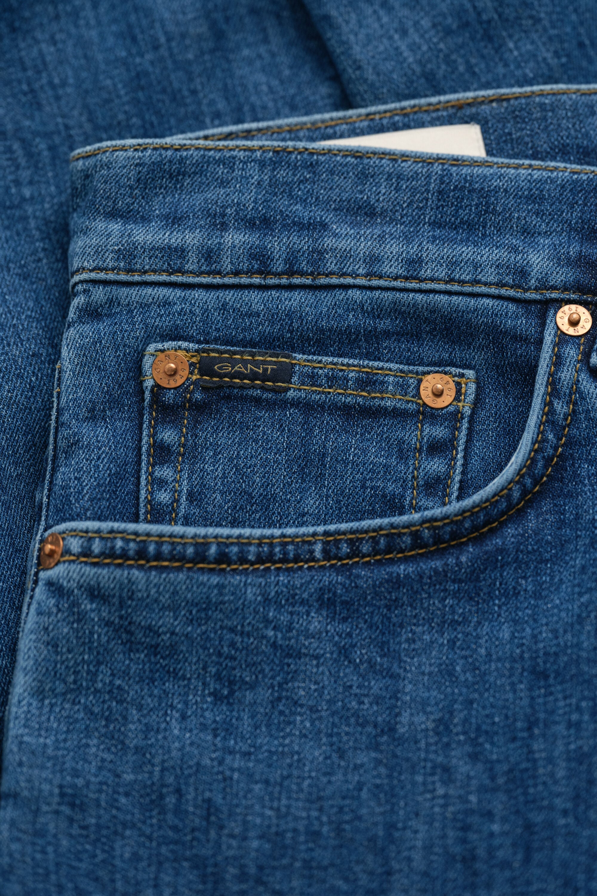 Regular Clean Wash Jeans