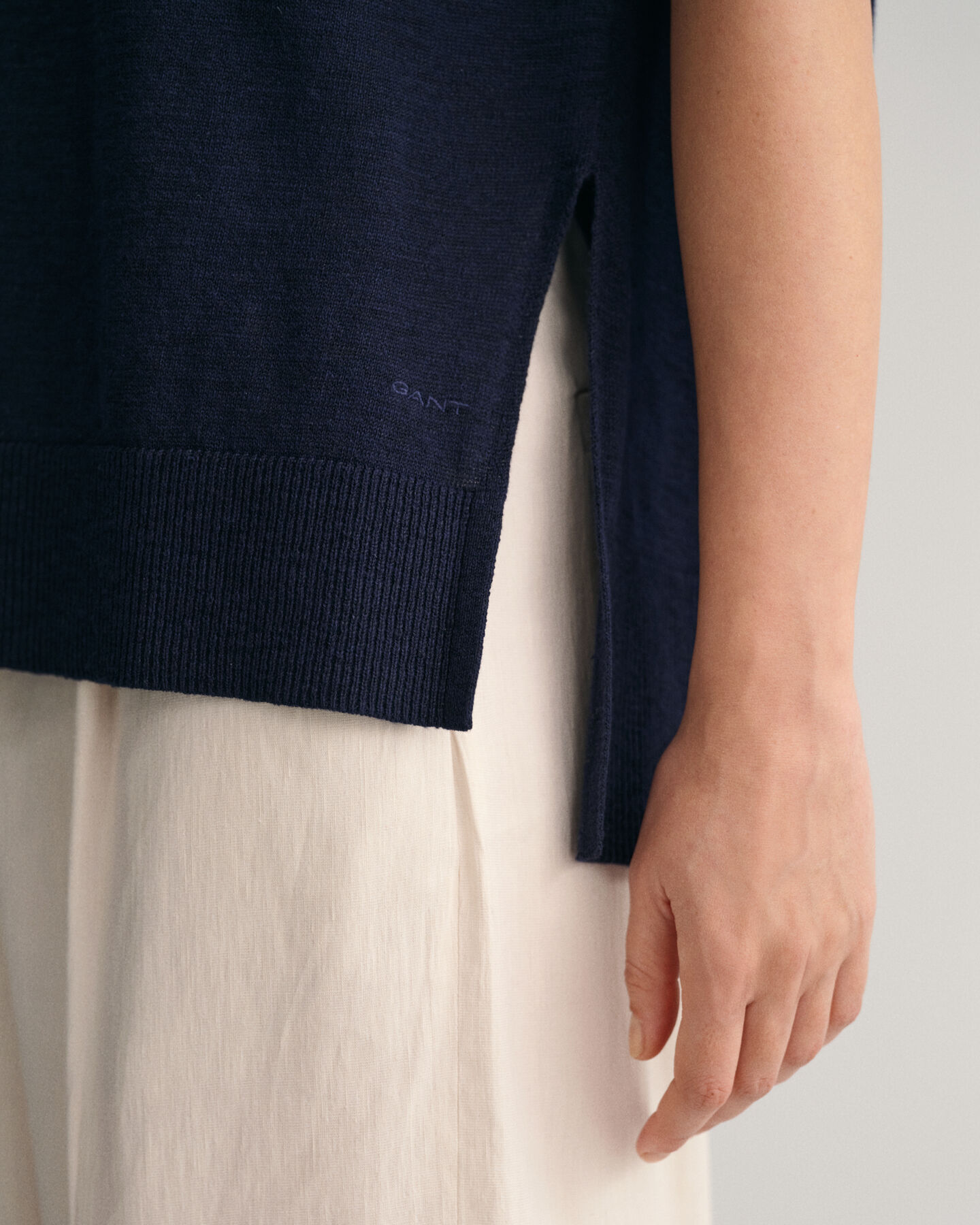 Linen Blend V-Neck Vest