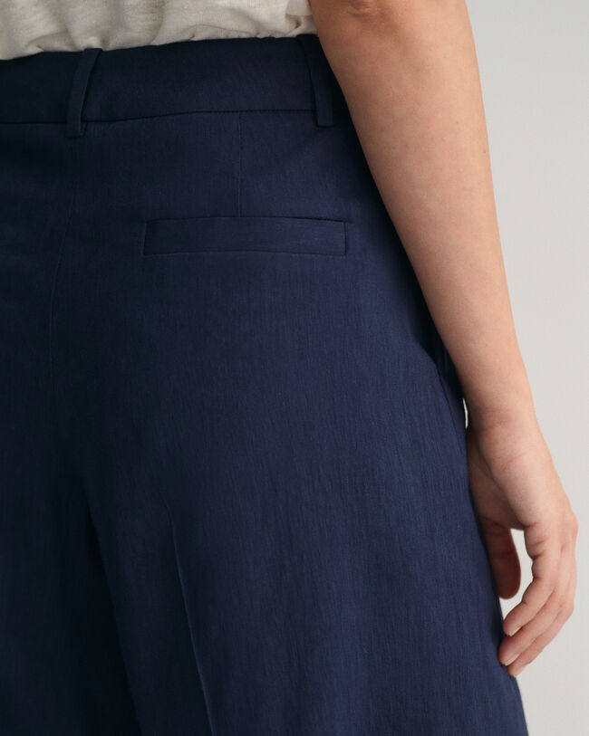 Stretch Linen Shorts