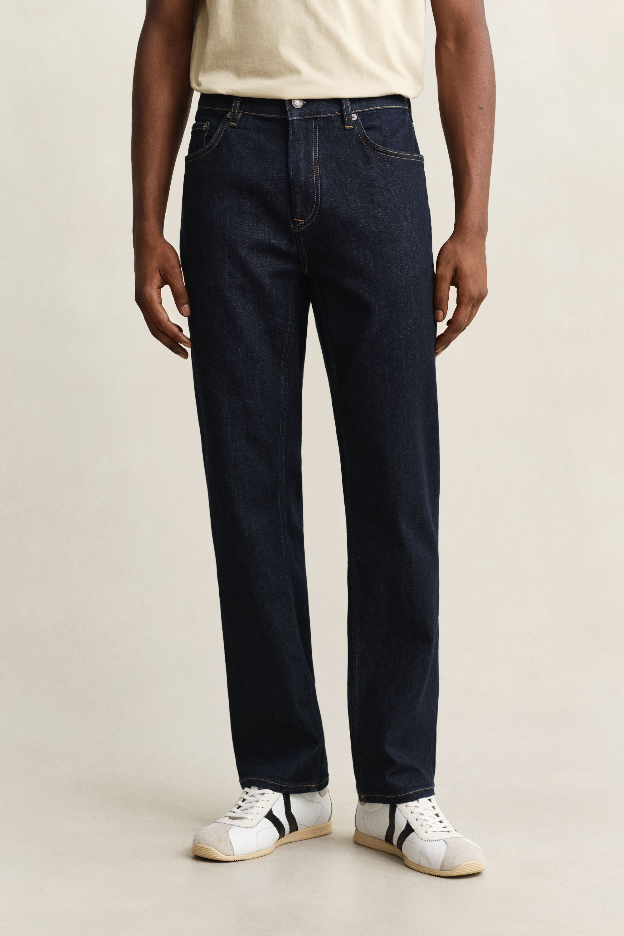 Regular Fit Clean Wash Jeans