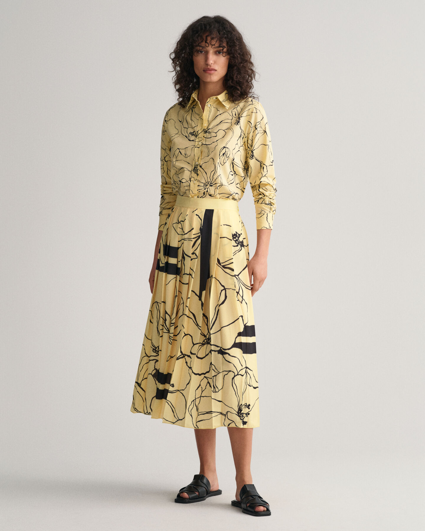 Line Drawing Pleated Skirt