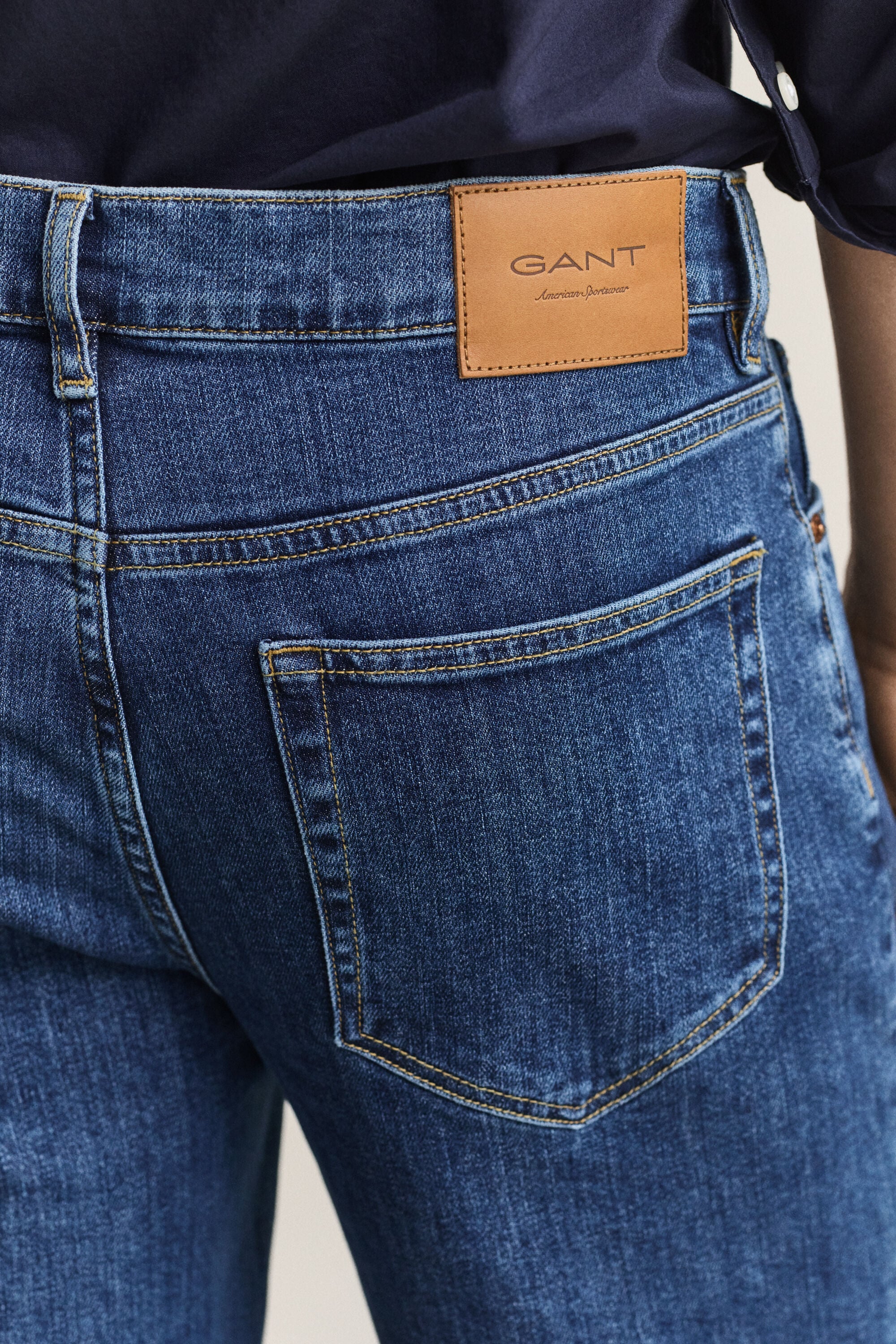 Regular Clean Wash Jeans