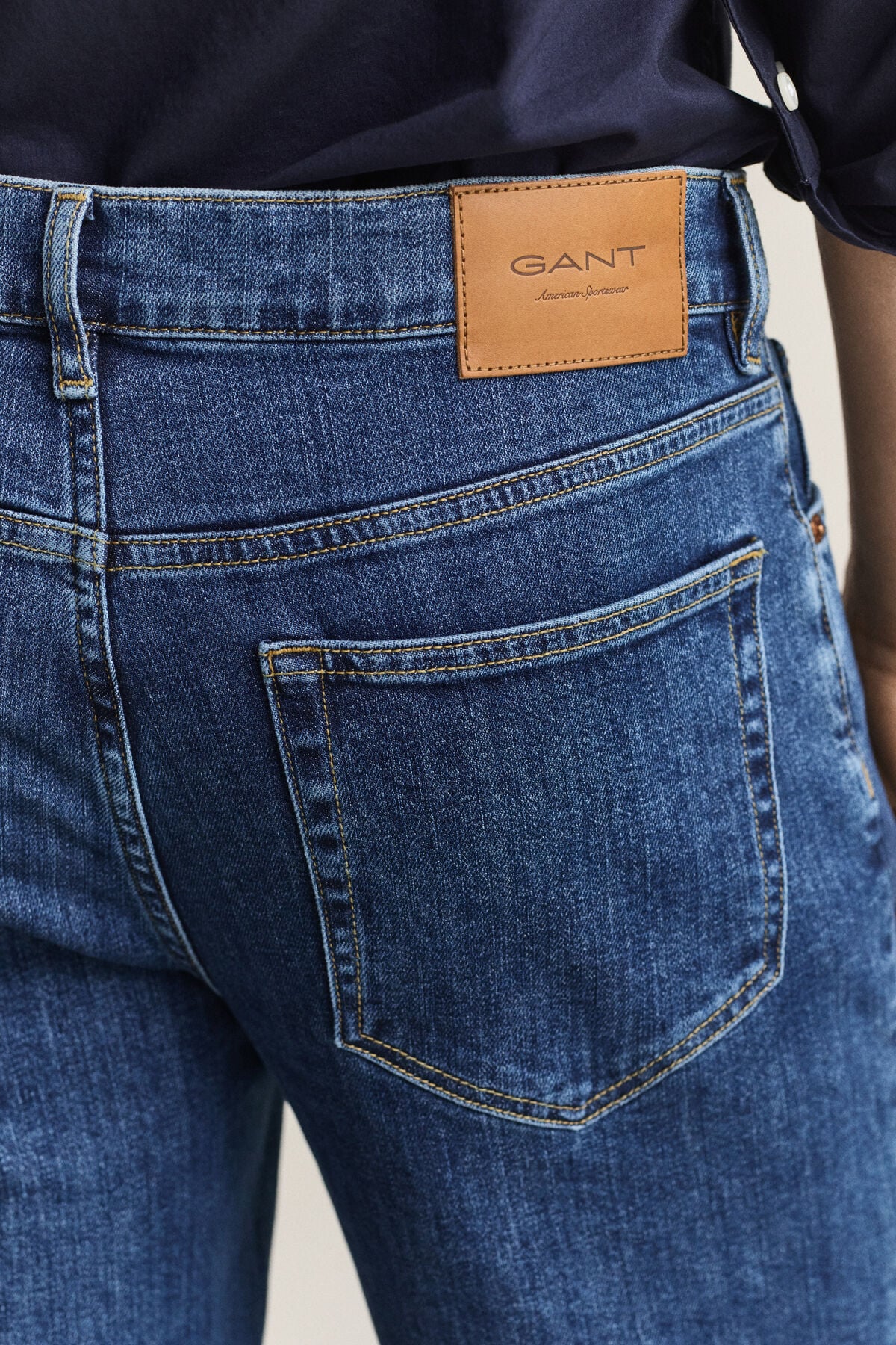 Regular Clean Wash Jeans — MID BLUE VINTAGE