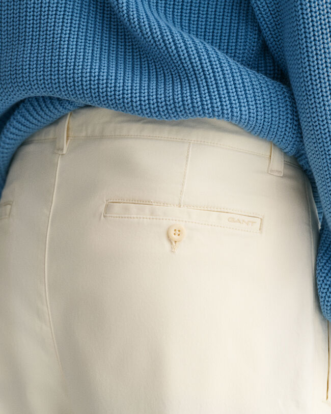 Relaxed Fit Pleated Chinos