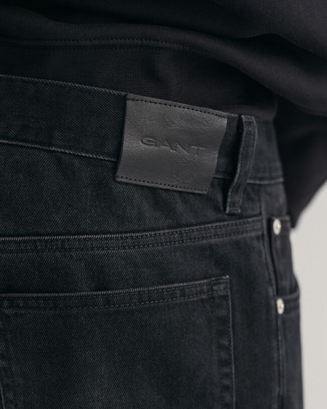 Relaxed Fit Tapered Jeans