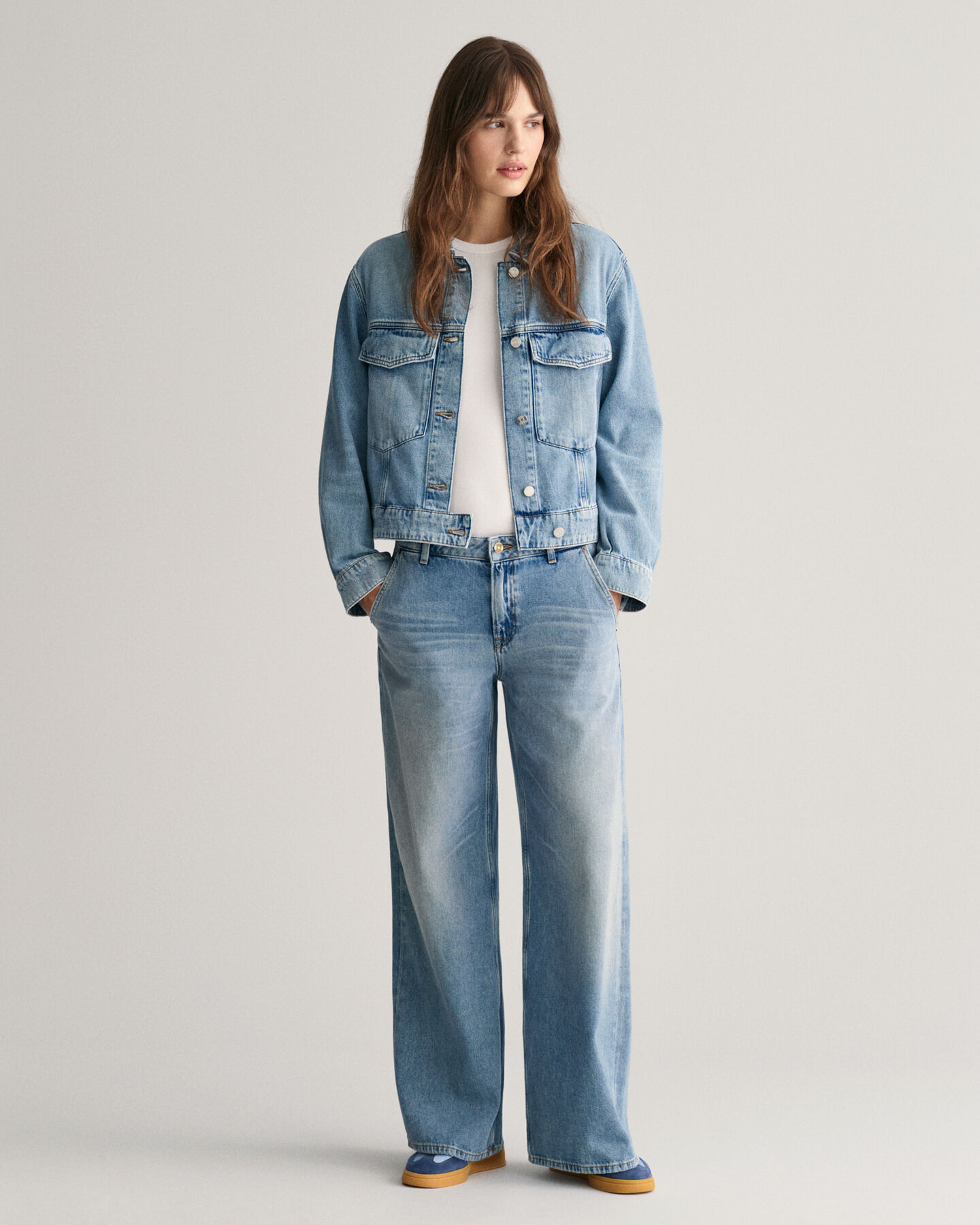 Low-Waisted Wide Leg Jeans