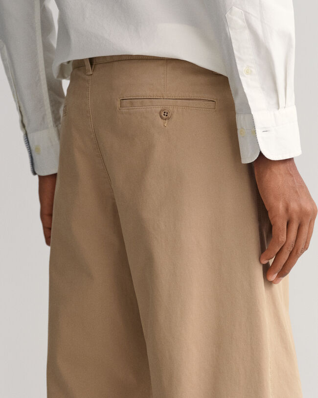 Relaxed Fit Pleated Chinos