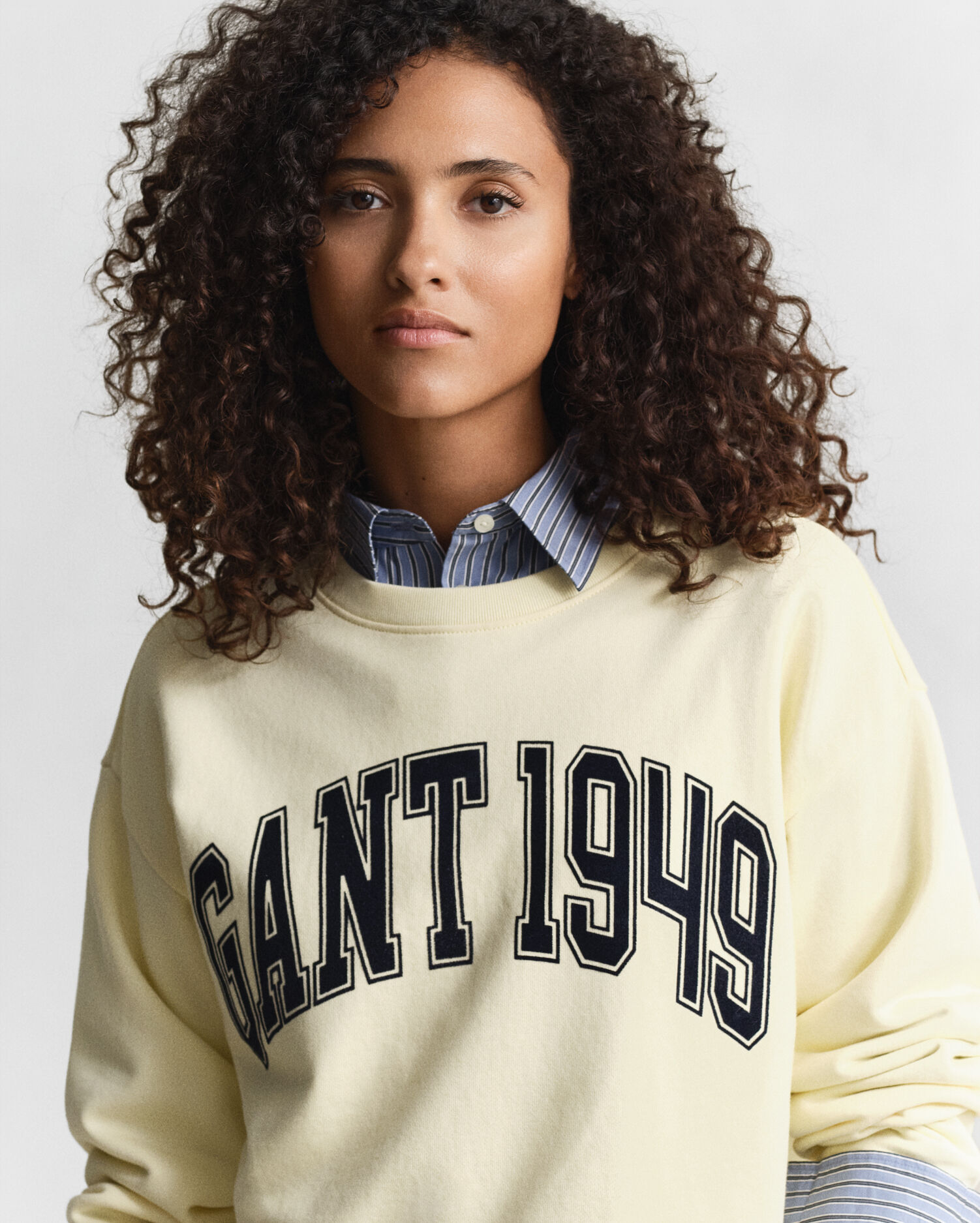 Graphic Crew Neck Sweatshirt — VANILLA YELLOW