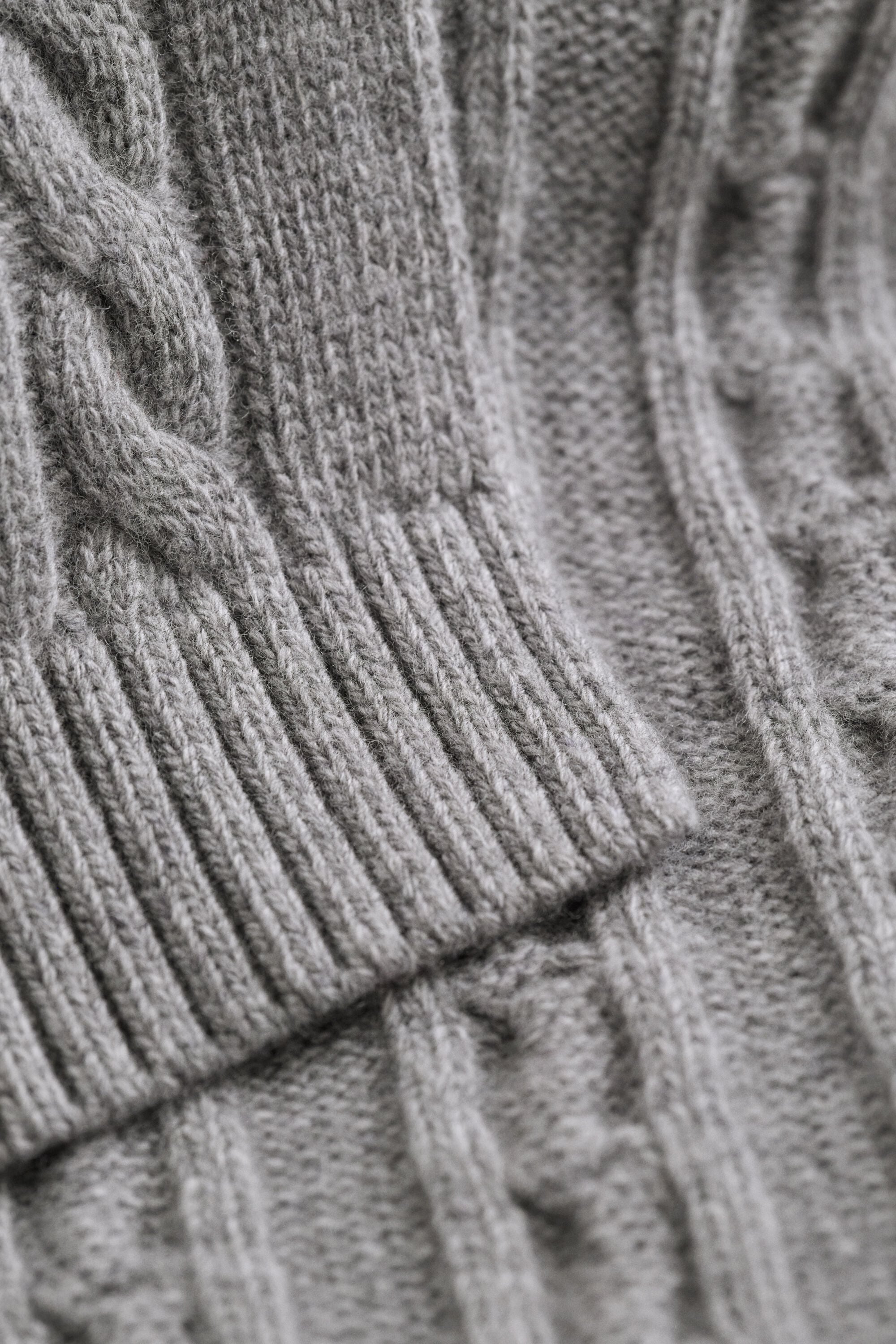 Lambswool Cable Knit Scarf