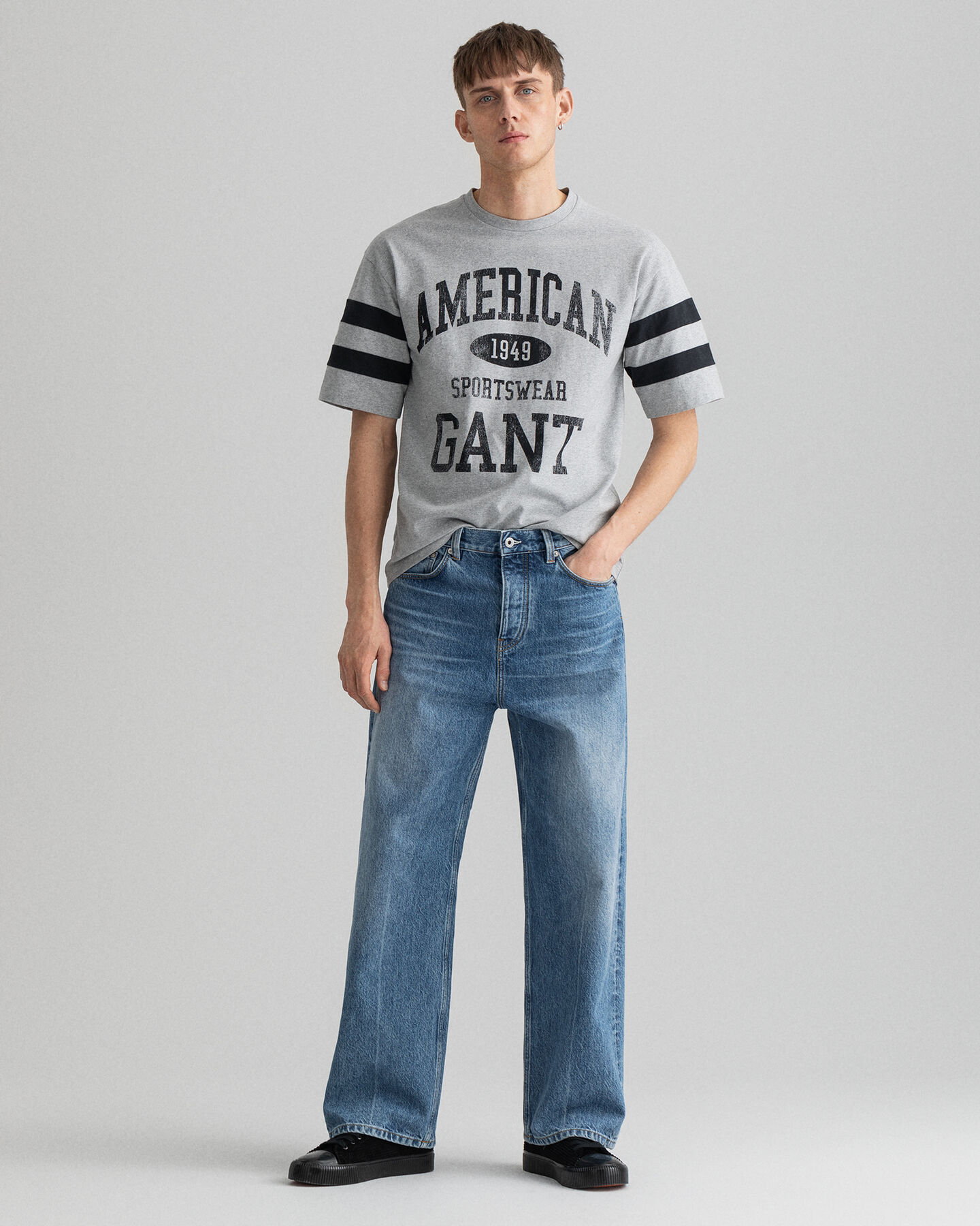 Loose Straight Leg Jeans