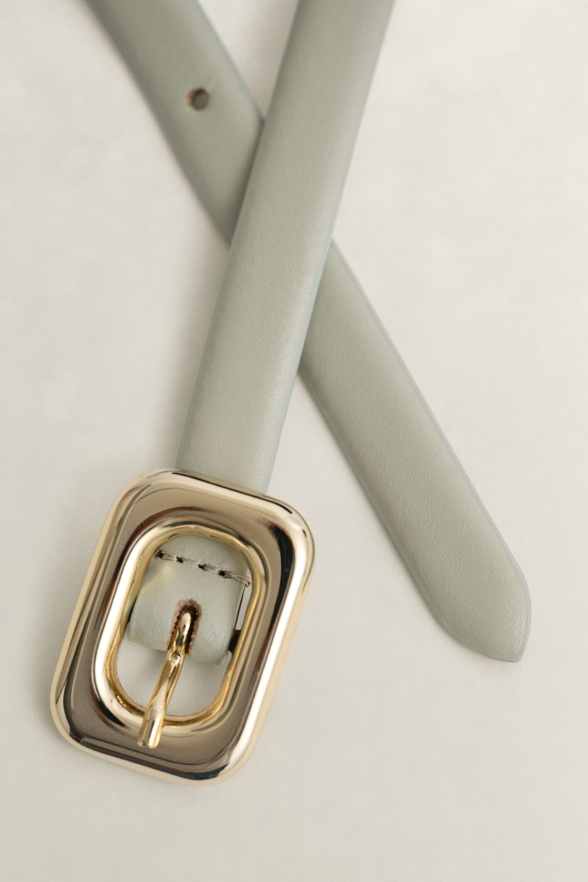 Rounded Buckle Leather Belt