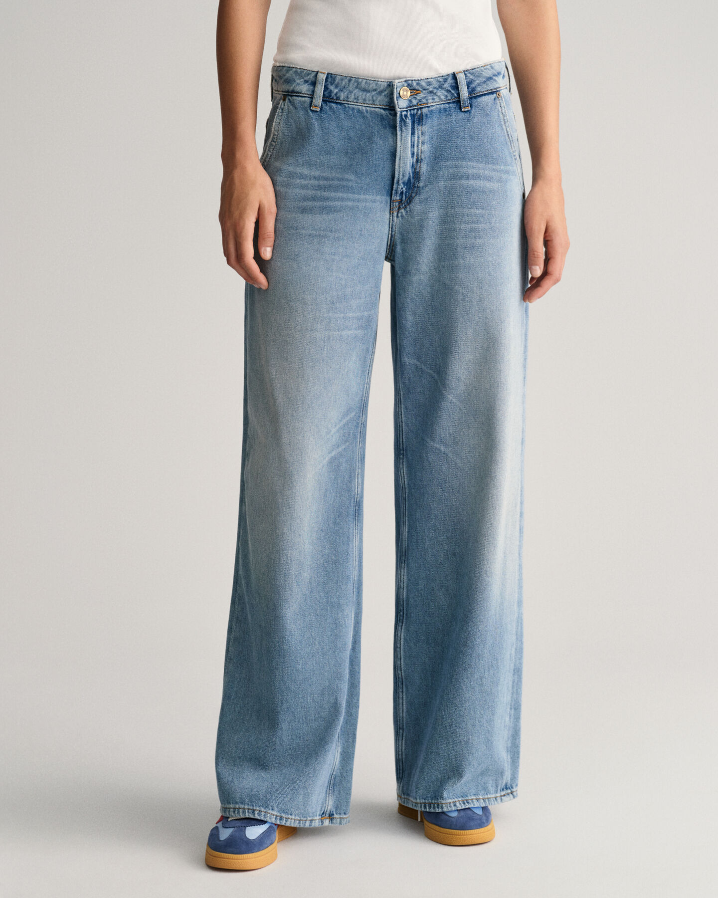Low-Waisted Wide Leg Jeans