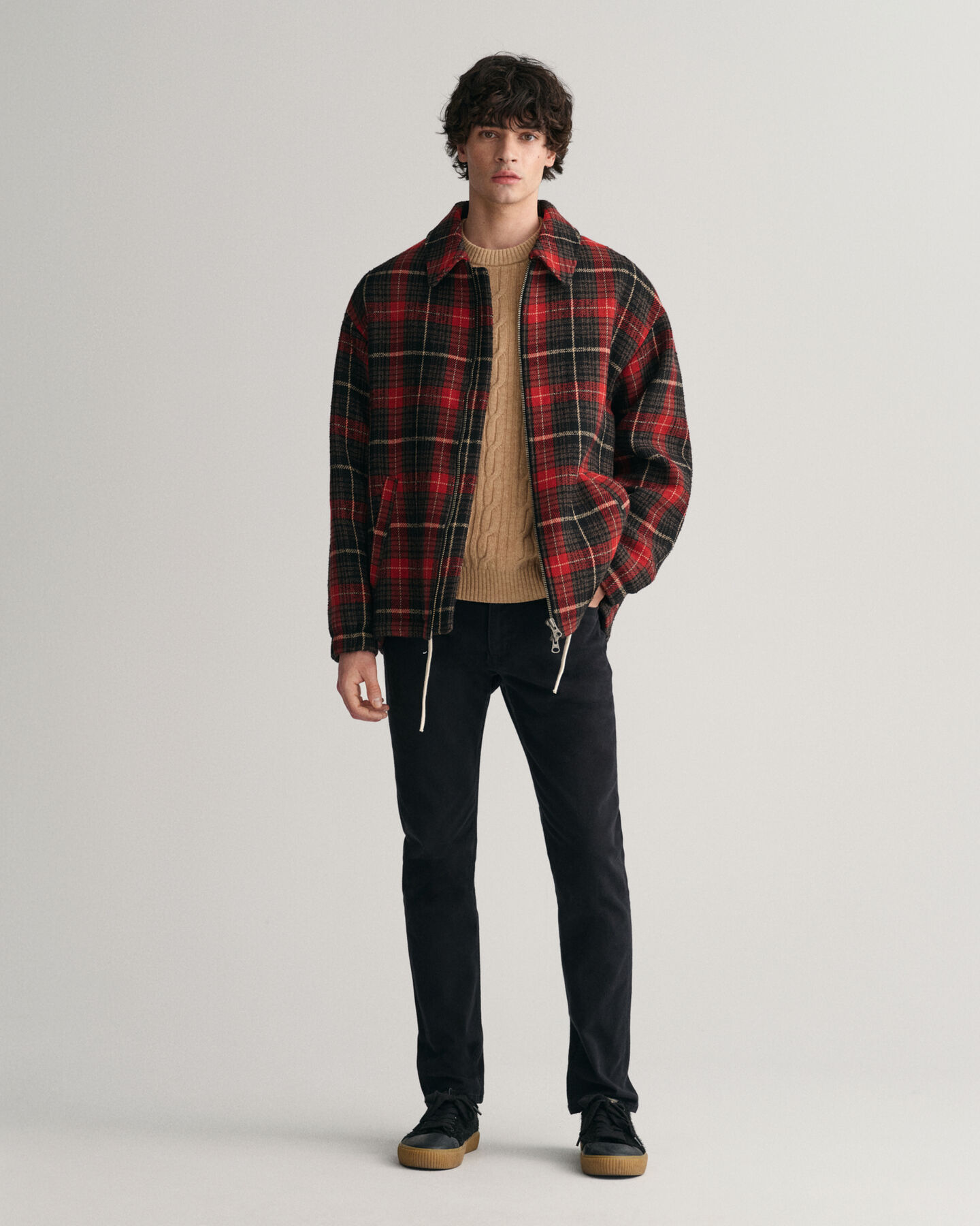 Lambswool Cable Knit Crew Neck Sweater