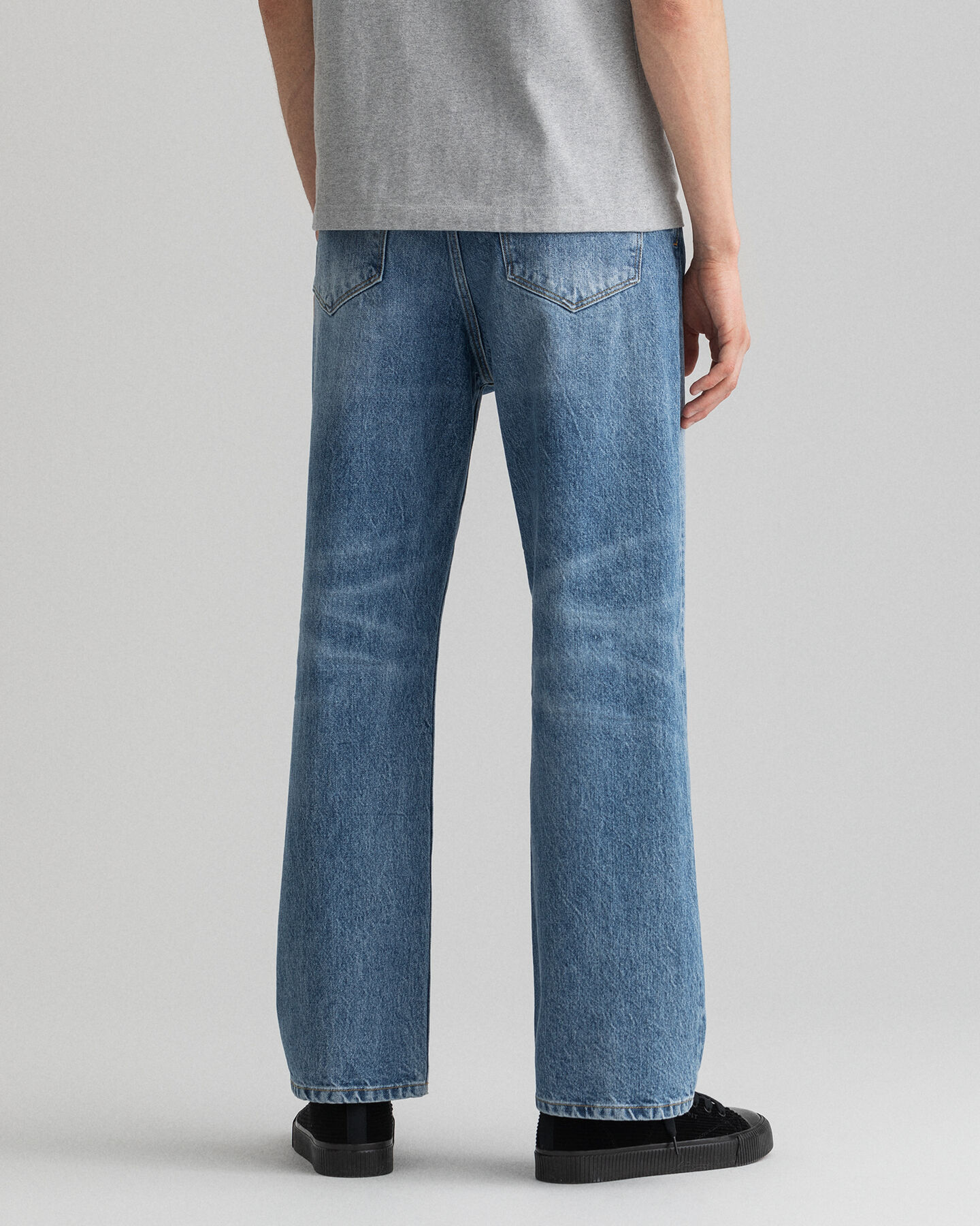 Loose Straight Leg Jeans
