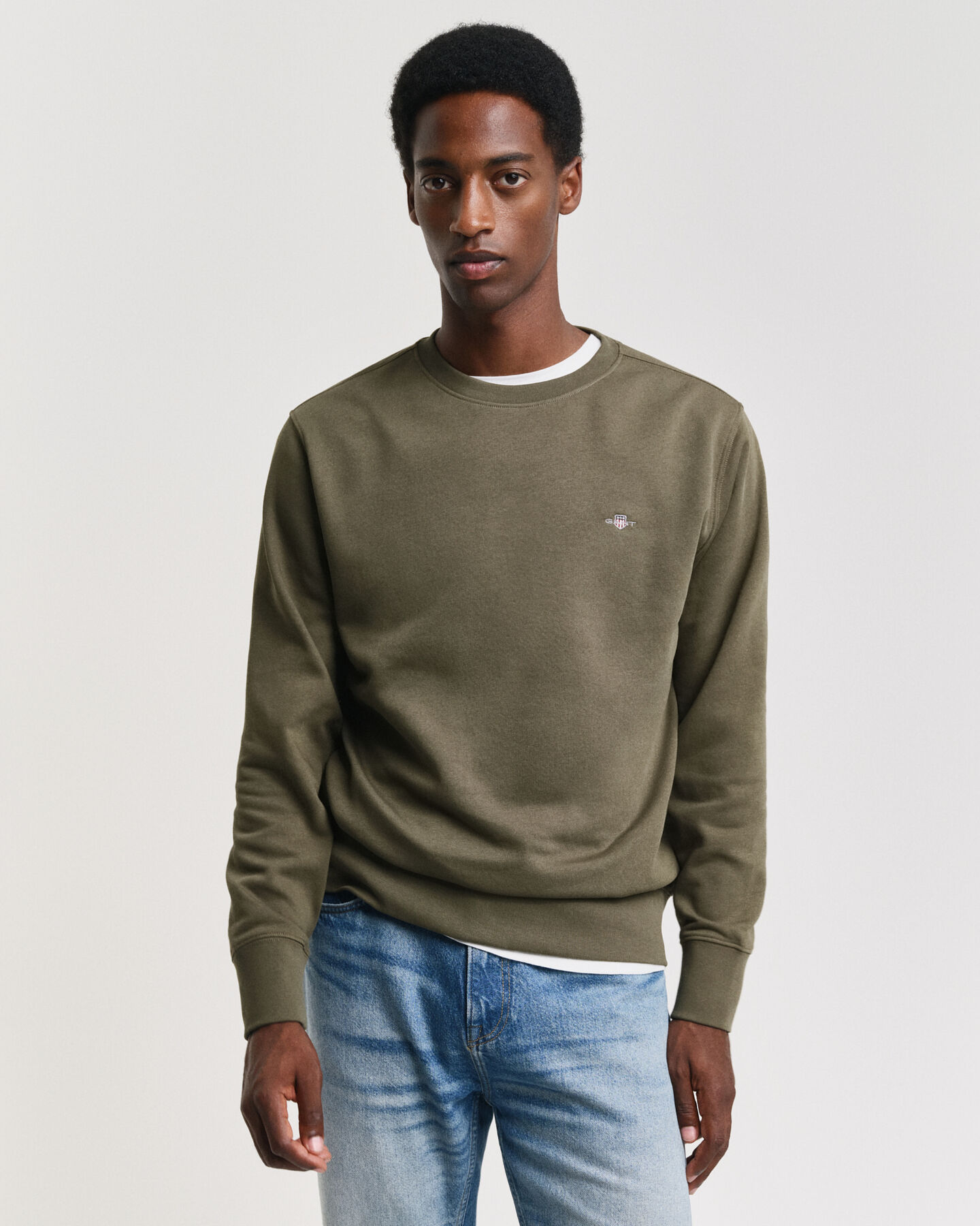 Seasonal Essential Embroidered Archive Shield Crew Neck Sweatshirt