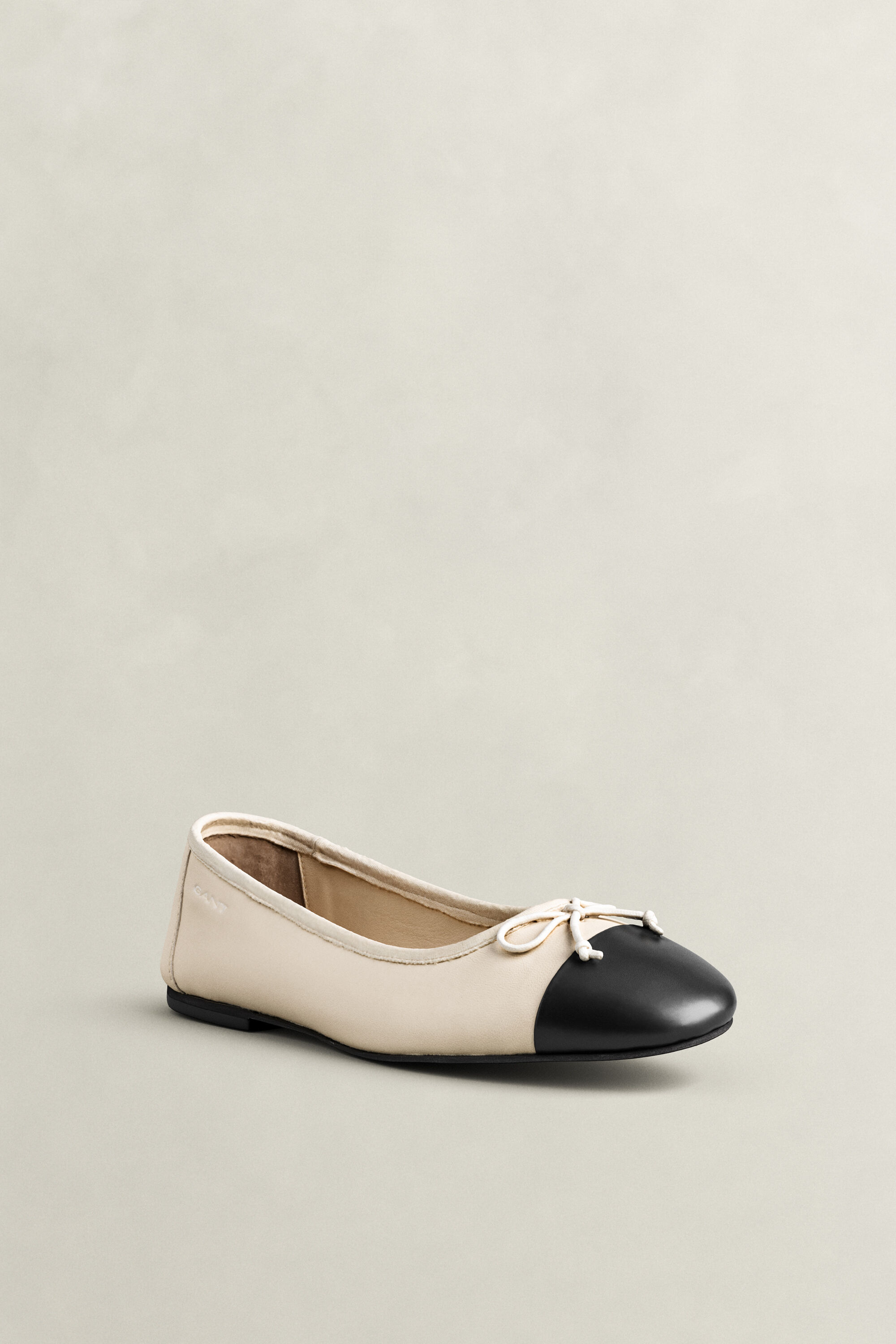 Chadii Leather Ballet Flats — BLACK