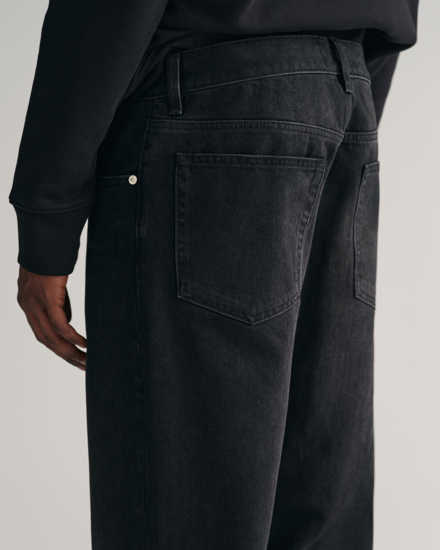 Relaxed Fit Tapered Jeans