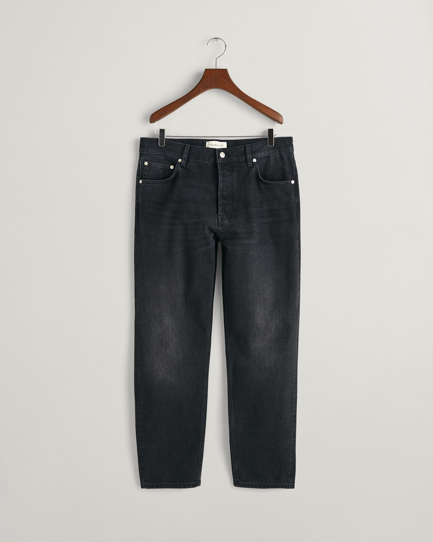 Relaxed Fit Tapered Jeans