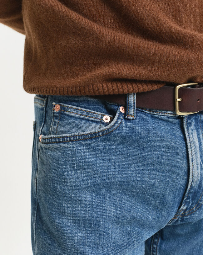 Regular Fit Clean Wash Jeans