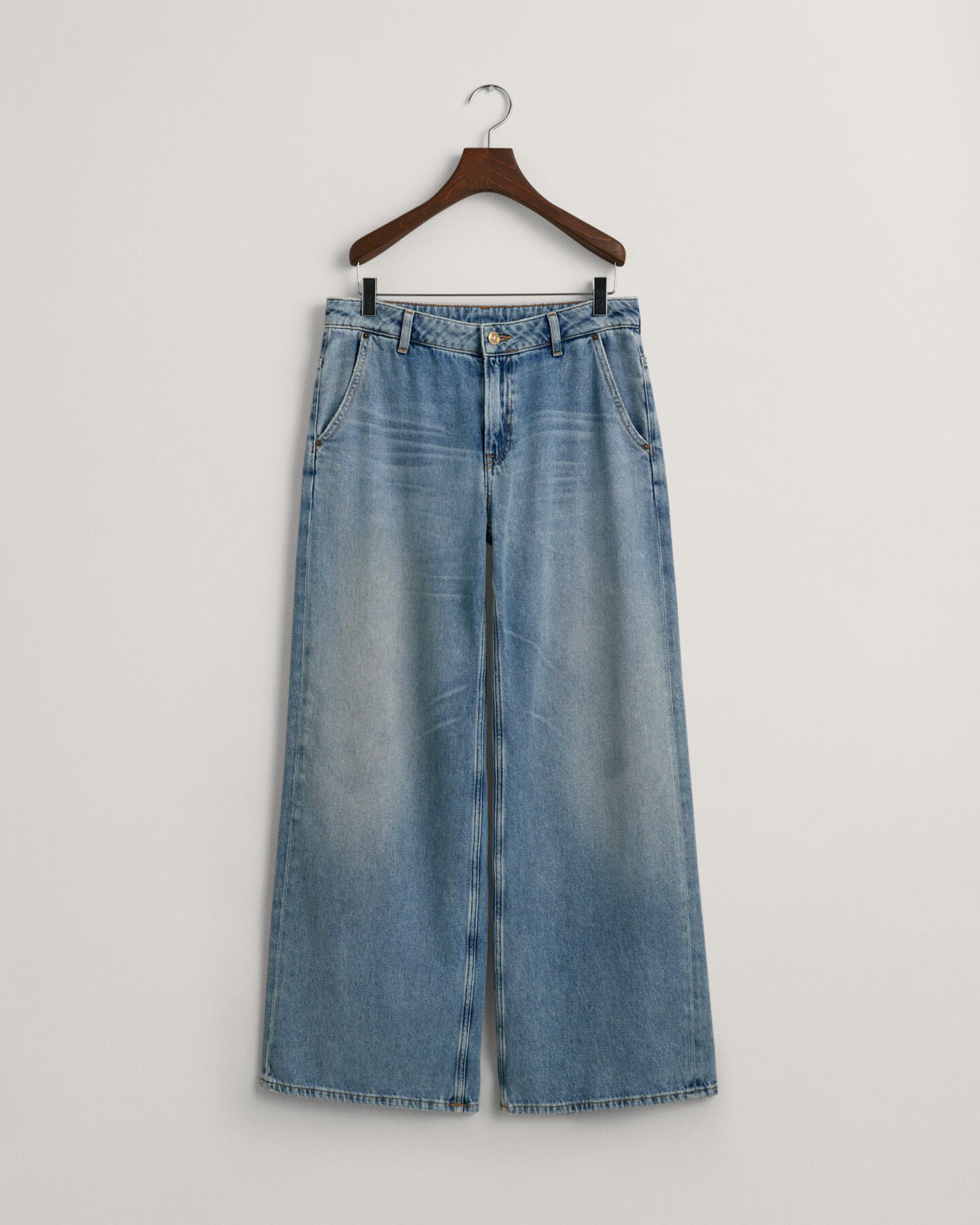 Low-Waisted Wide Leg Jeans
