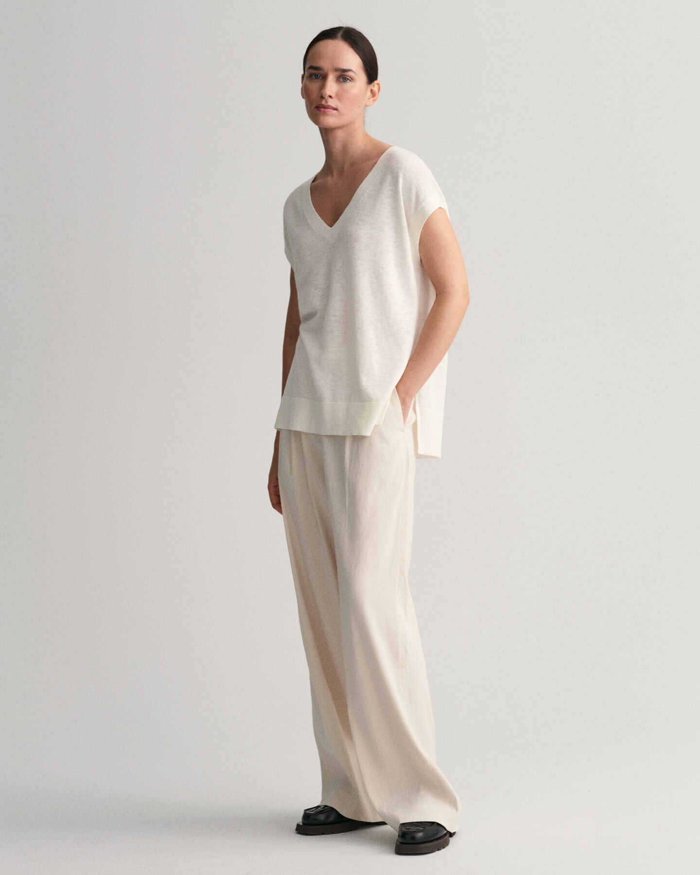 Linen Blend V-Neck Vest