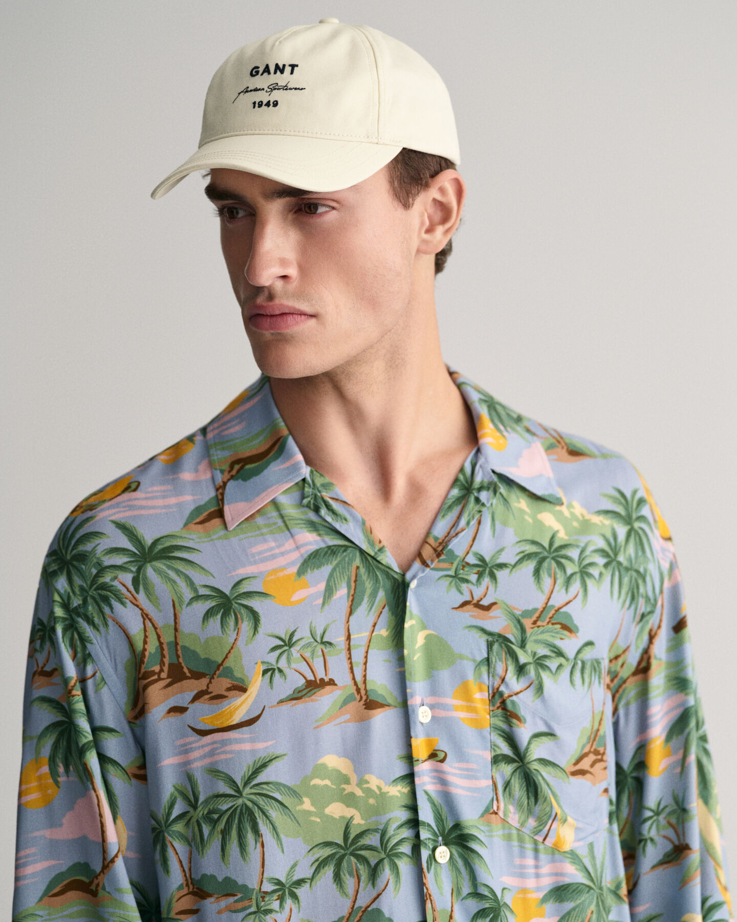 Relaxed Fit Hawaiian Print Short Sleeve Shirt