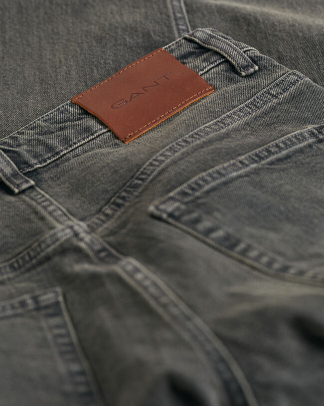 Straight Leg Cropped Jeans