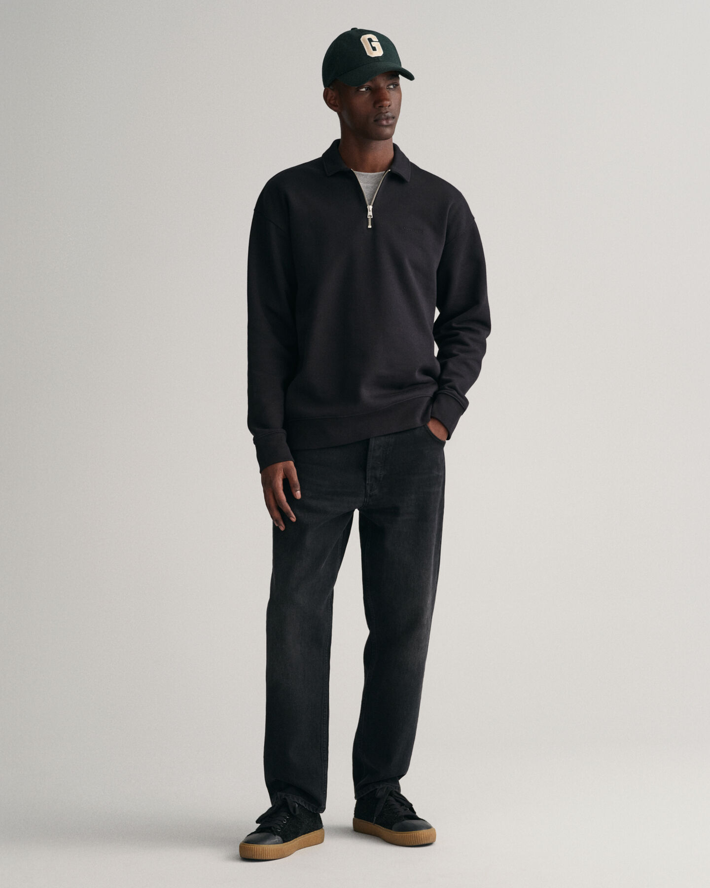 Relaxed Fit Tapered Jeans