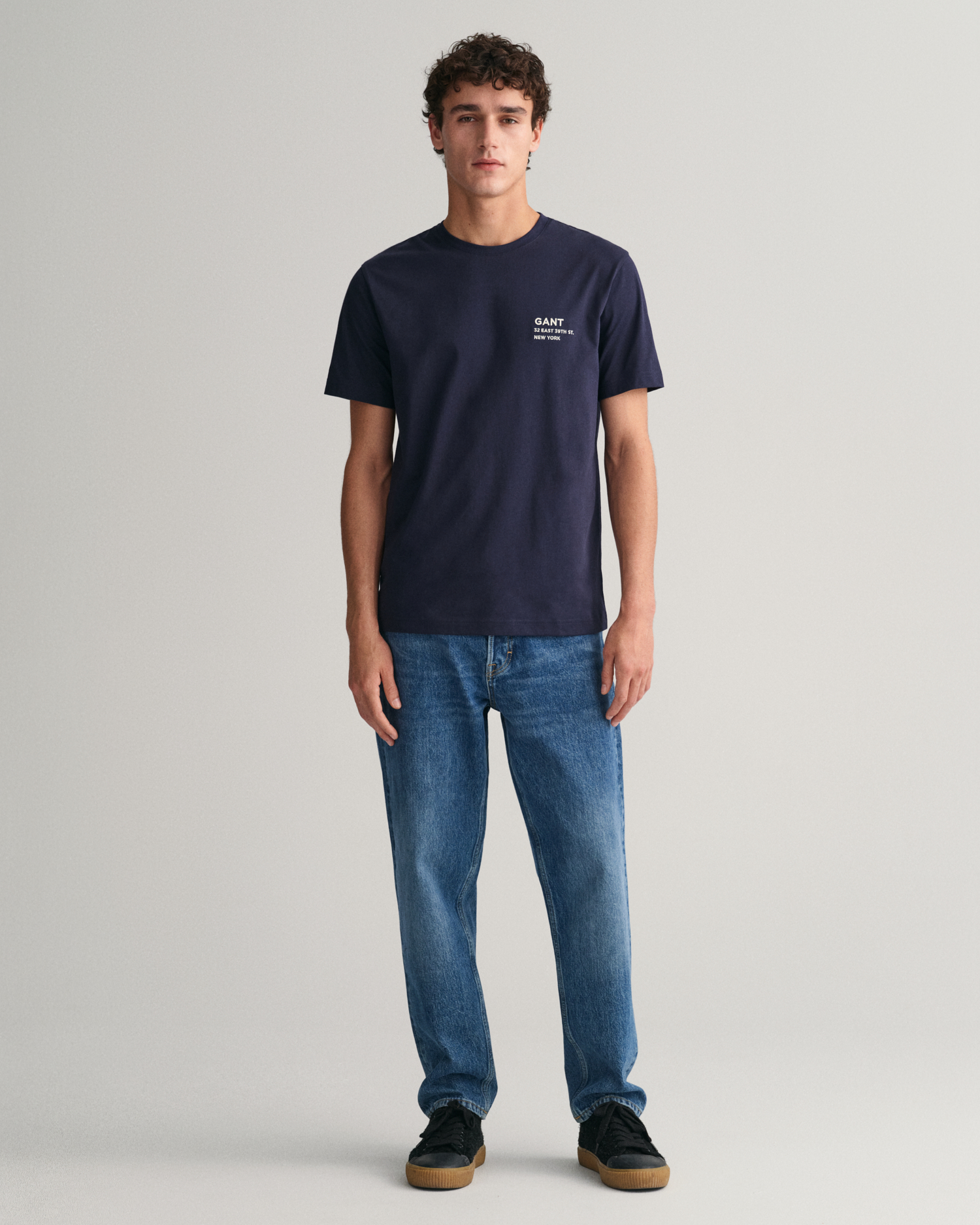 Relaxed Fit Tapered Jeans - GANT