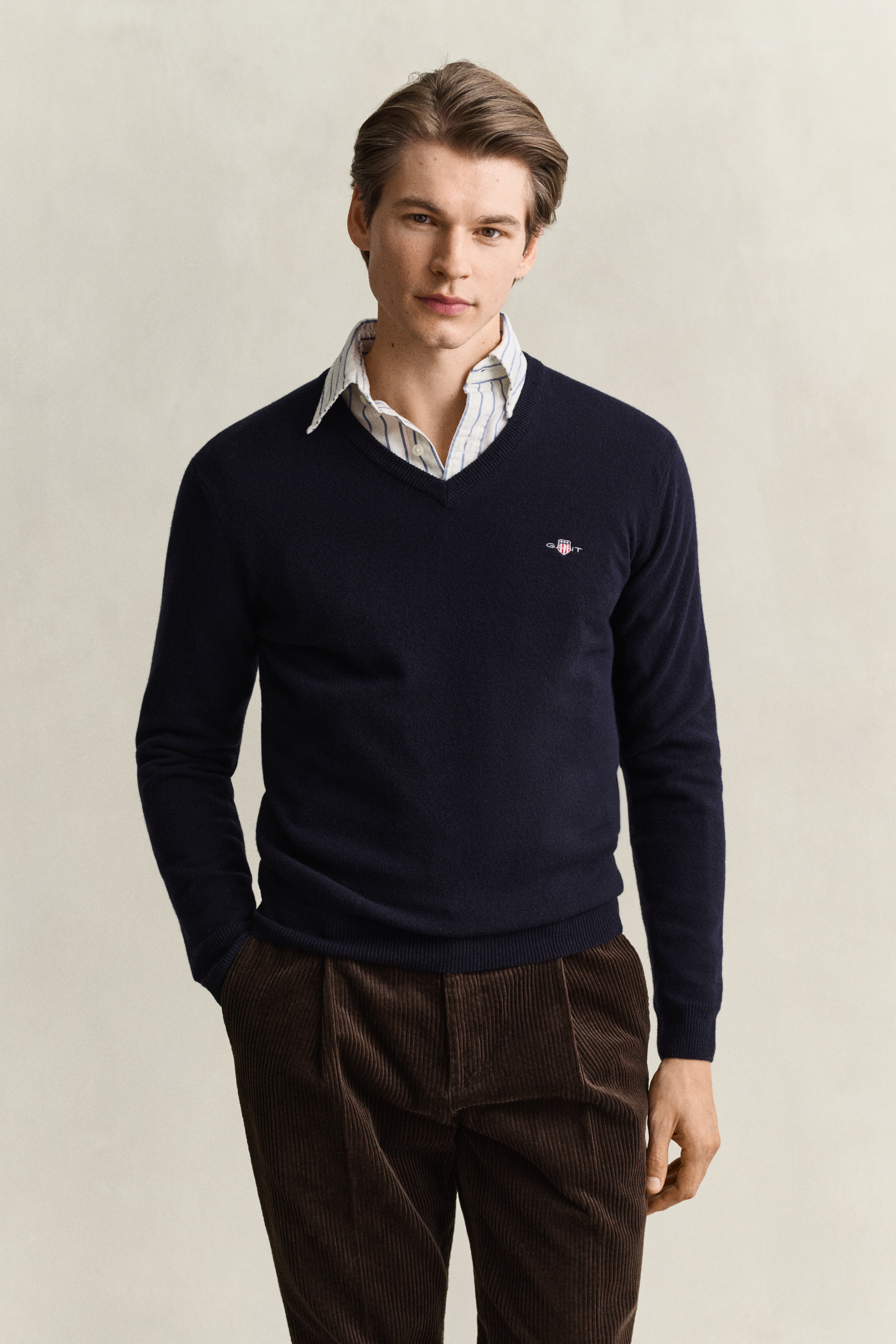 Gant Men's Navy Lambswool V-Neck Sweater (S) Marine