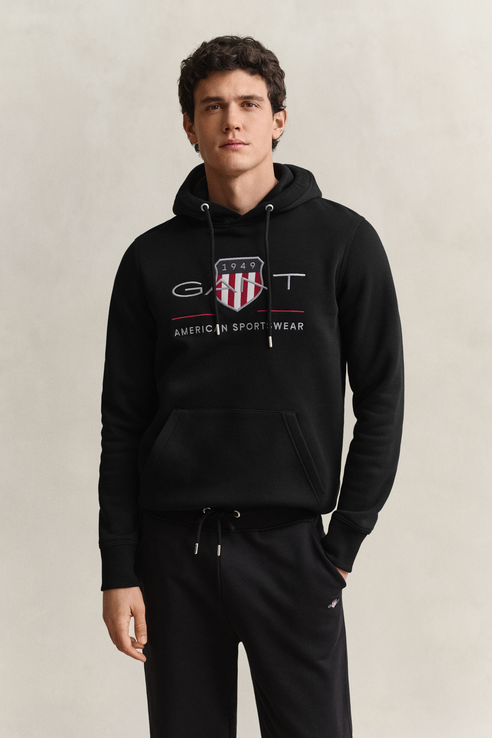 Gant Men's Black Archive Shield Hoodie (Xxxl) - Image 3