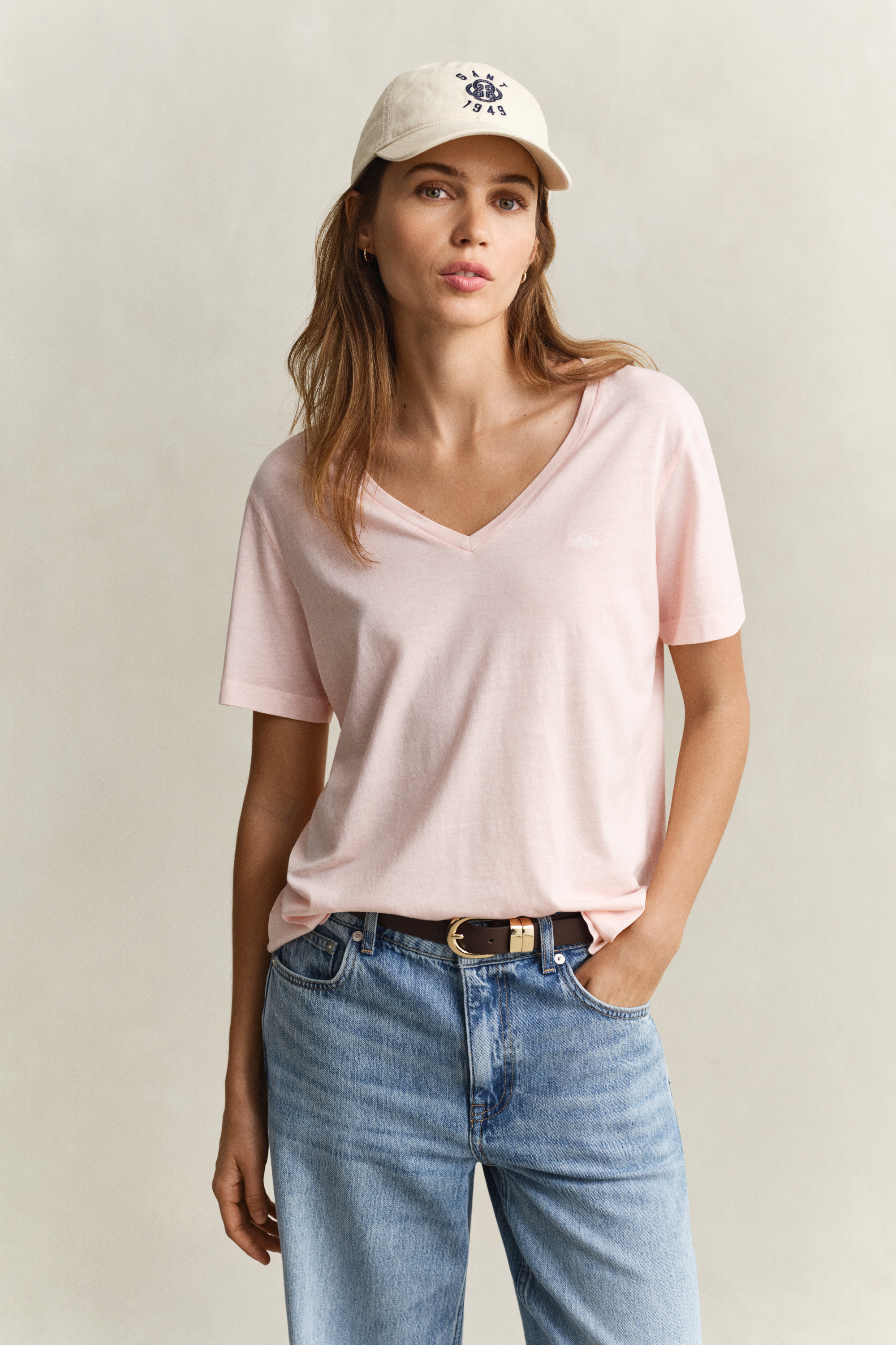 Gant Women's Apricot Pink Washed Shield V-Neck T-Shirt (M)
