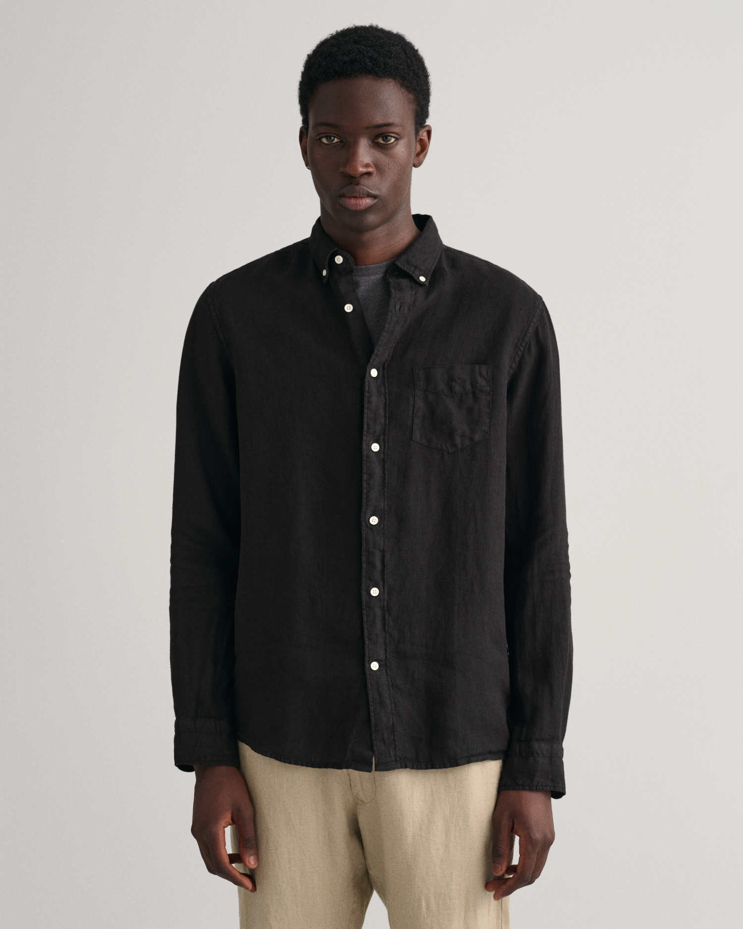 GANT Men Regular Fit Garment-Dyed Linen Shirt (S) Black