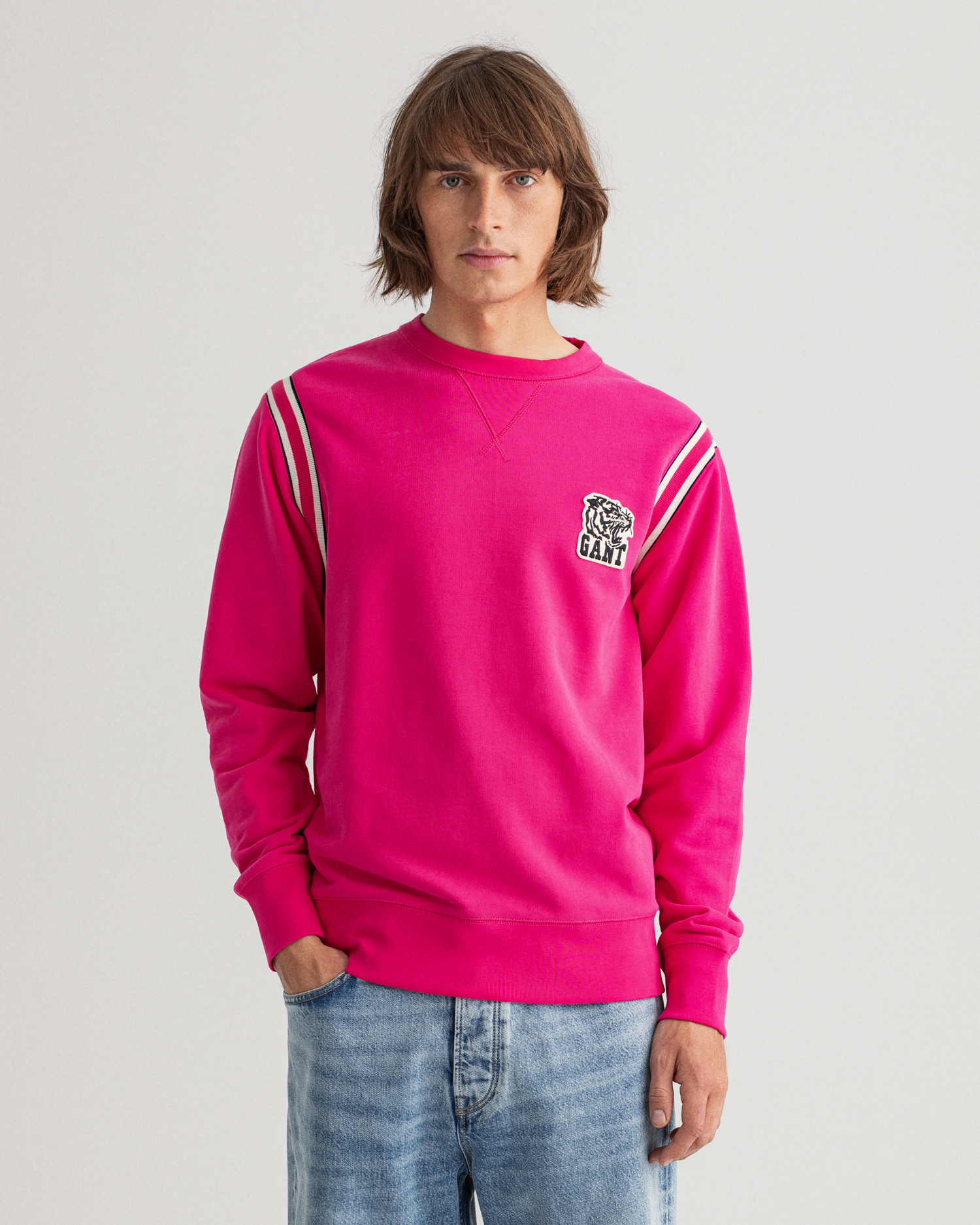 

GANT Men Tiger Badge Crew Neck Sweatshirt (L) Pink