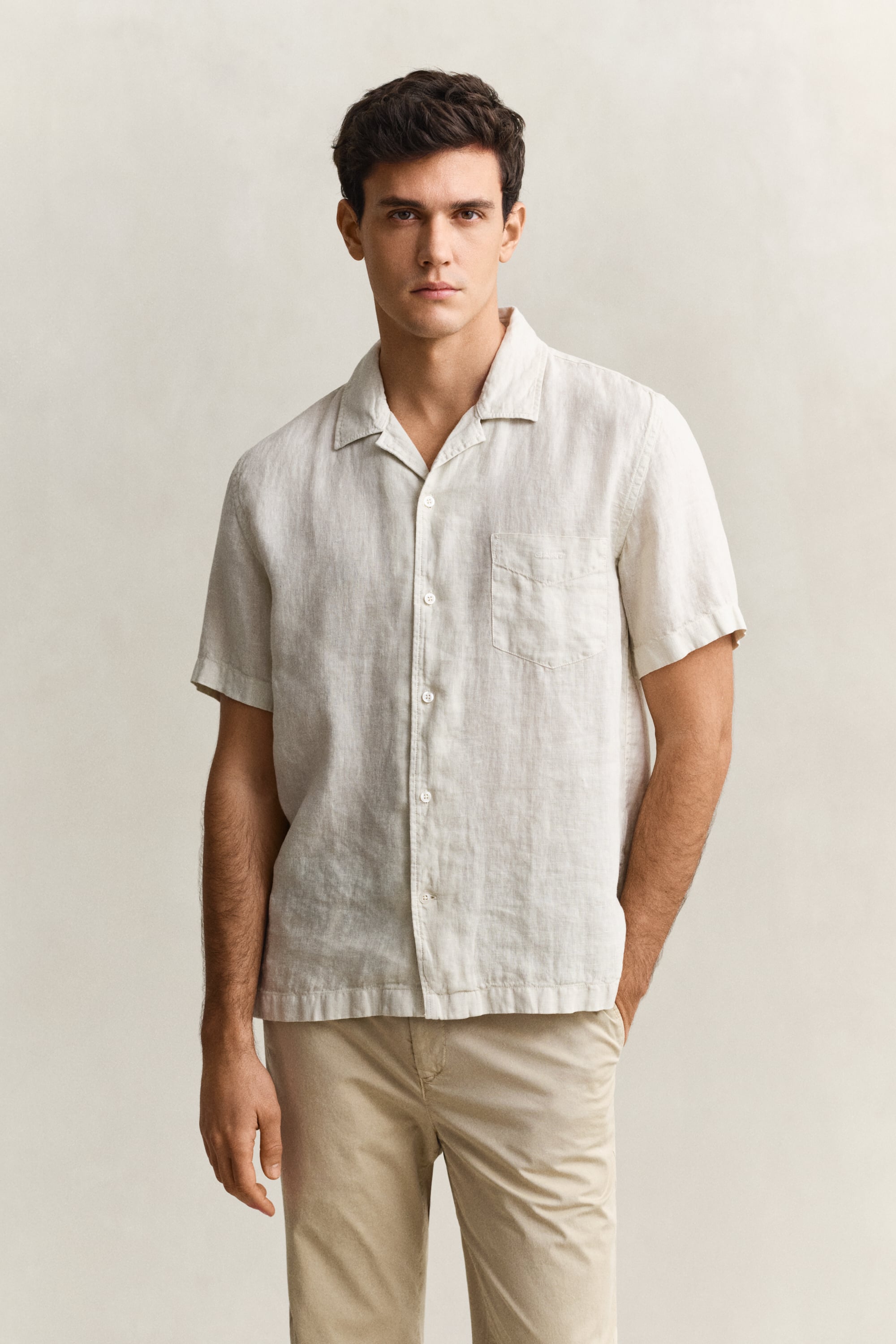 Gant Men's Sand Short Sleeve Linen Shirt (L)