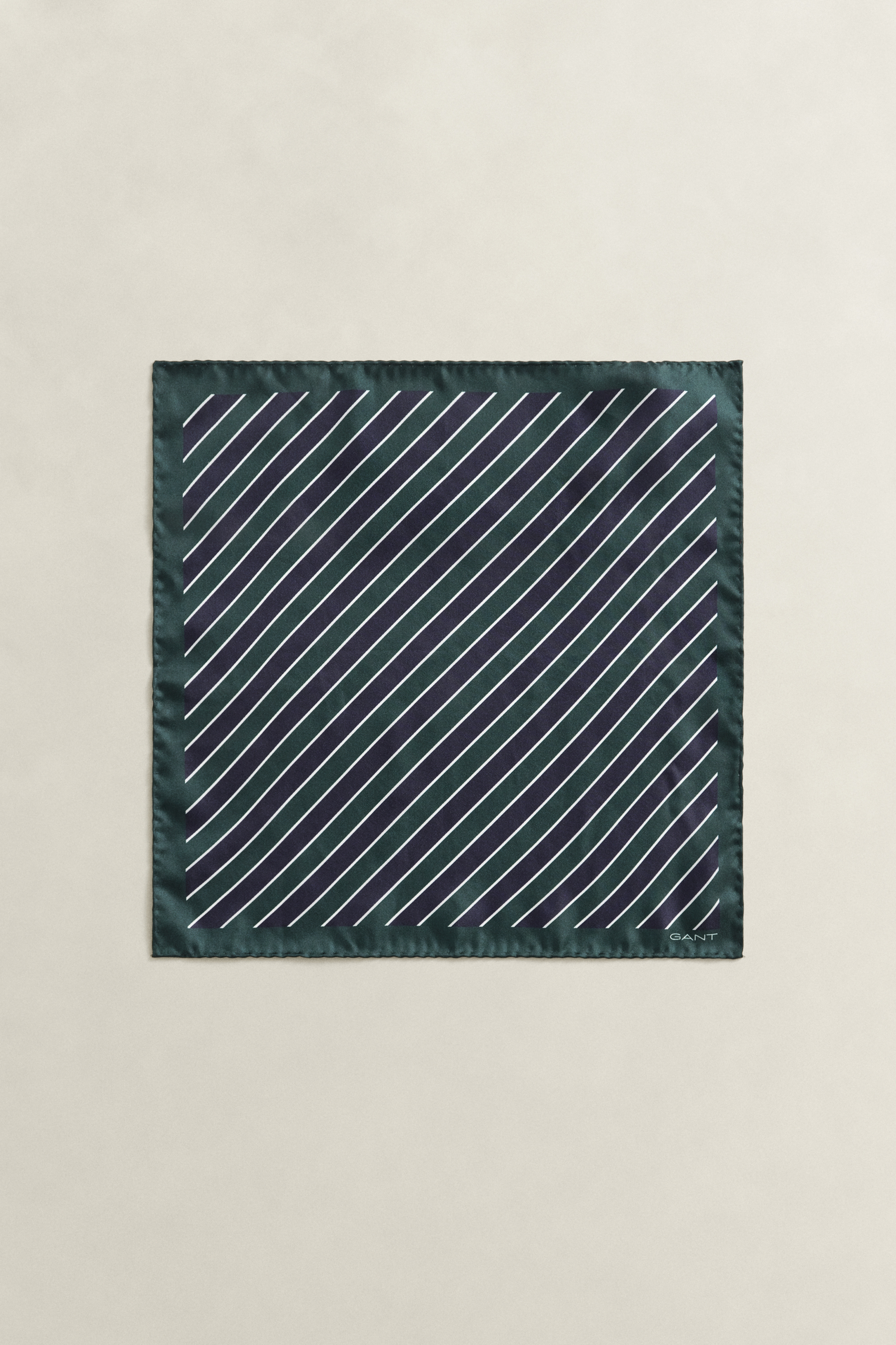 Gant Men's Vert Striped Square Scarf - Image 2