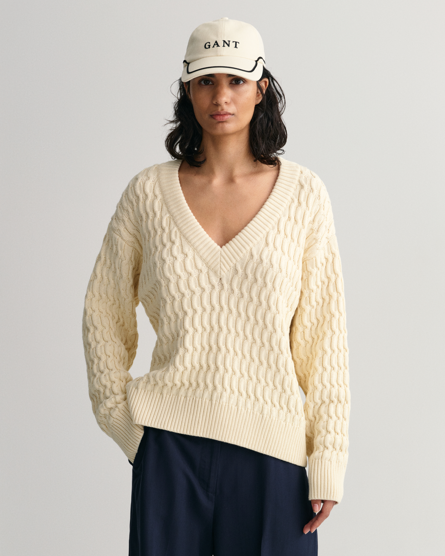 GANT Women Textured Cotton V-Neck Sweater (XS) Beige