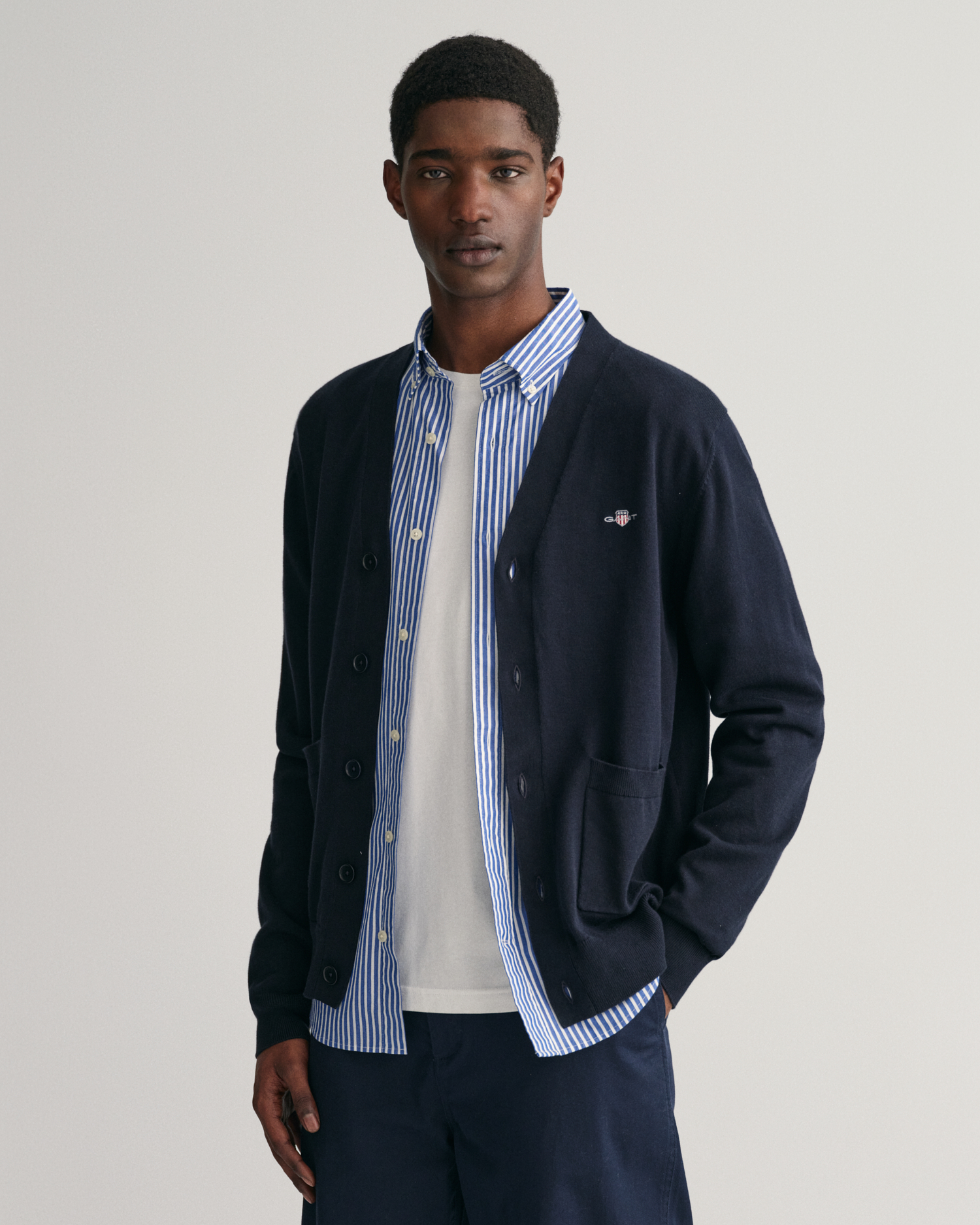 GANT Men Classic Cotton V-Neck Cardigan (M) Blue