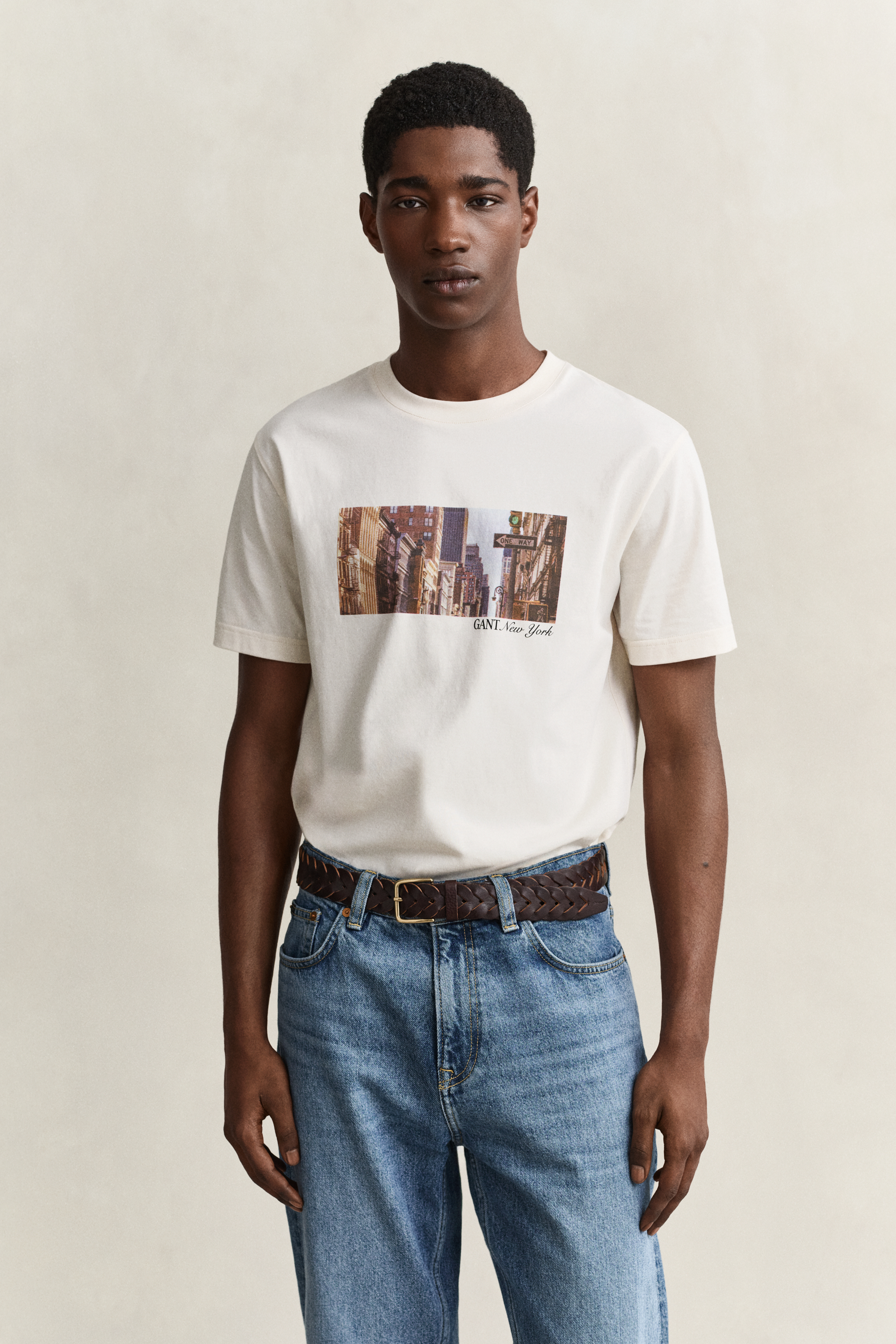 Gant Men's Marron T-Shirt Graphic - Image 2