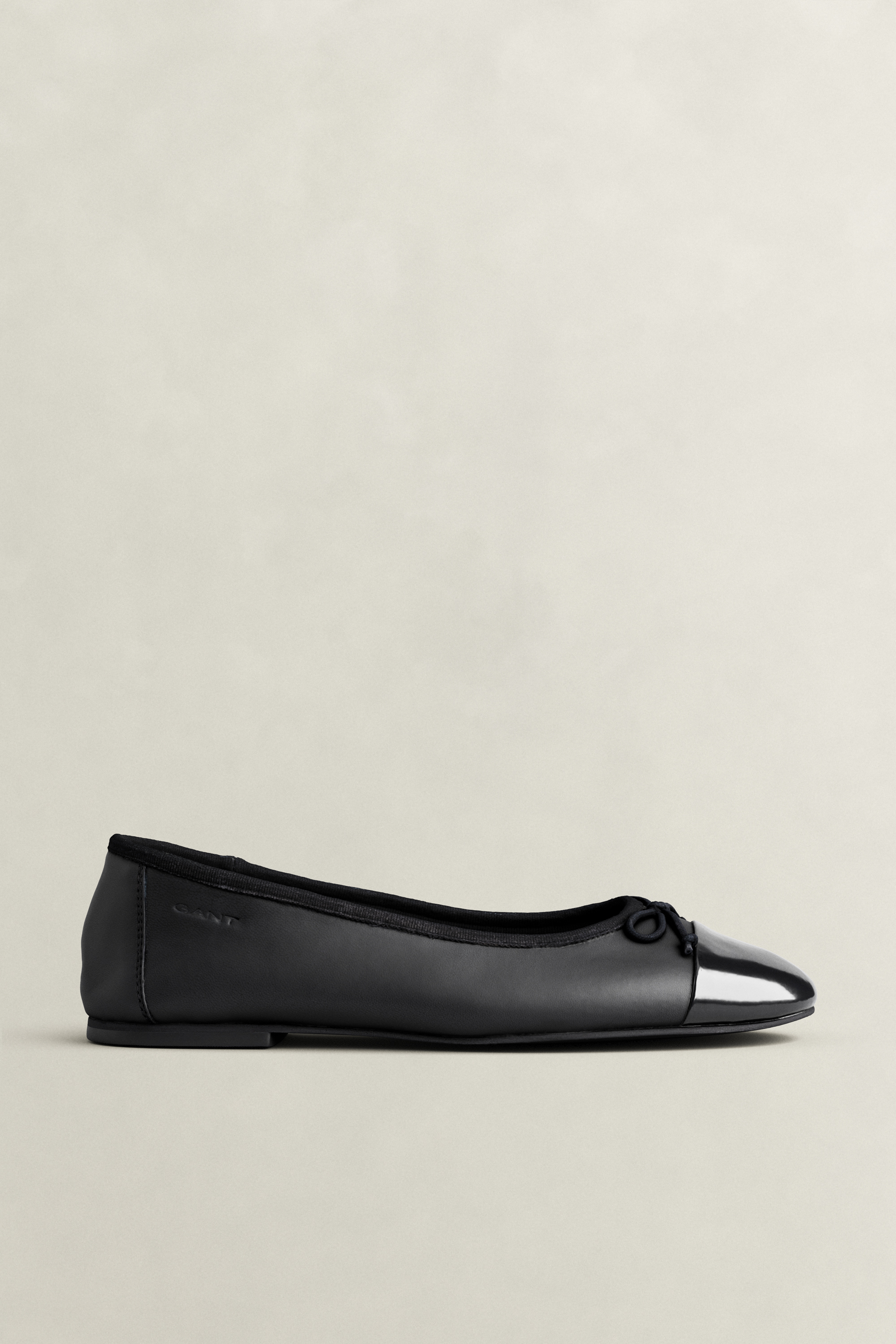 Gant Women's Black Chadii Leather Ballet Flats (38)