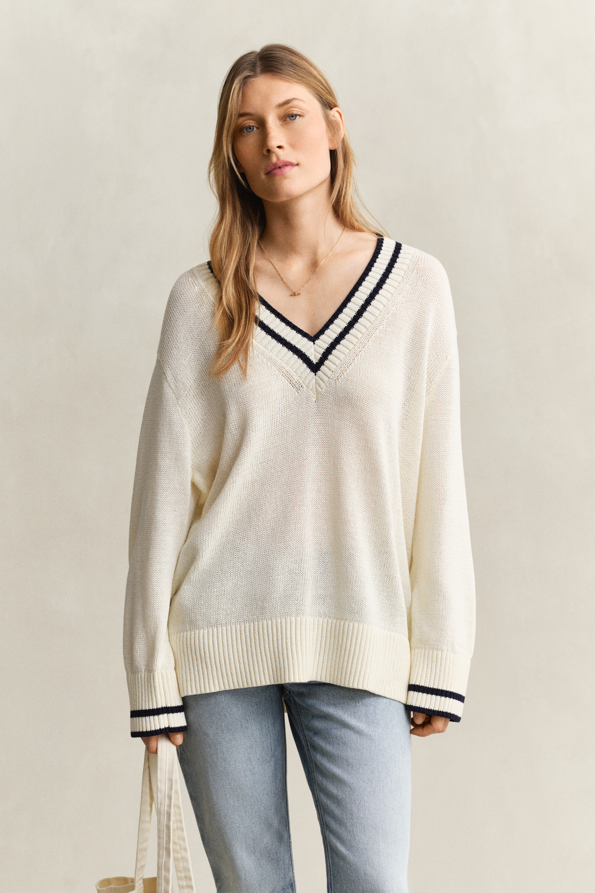 Gant Women's Off White Cotton V-Neck Sweater (Xs) Eggshell