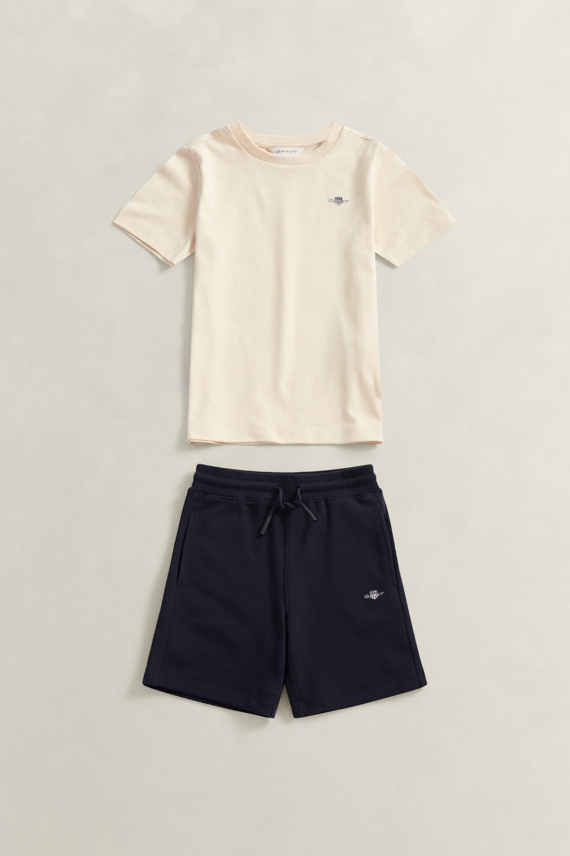 Gant Boys Creamed White Kids Shield T-Shirt & Sweat Shorts Set (98/104)