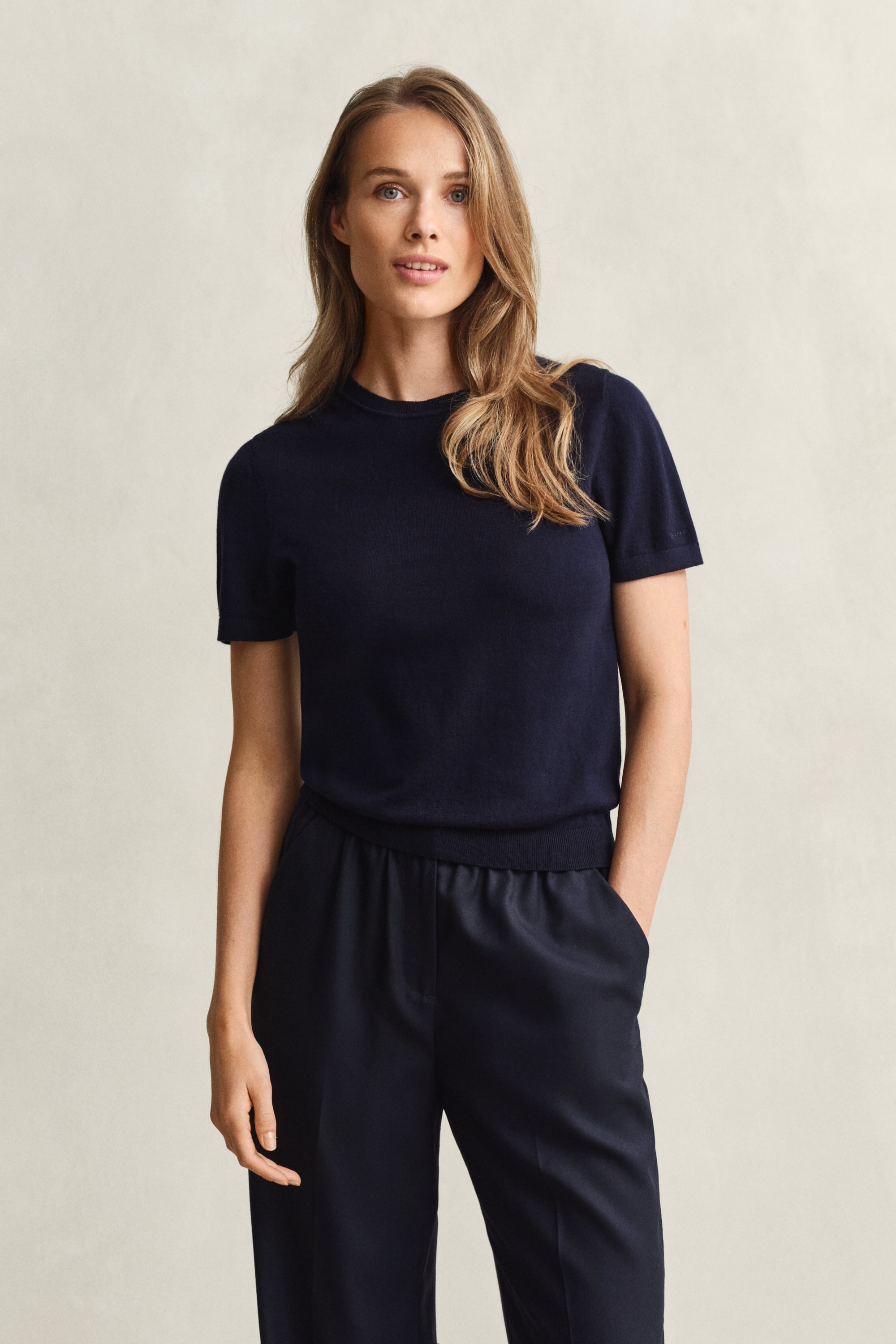 Gant Women's Navy Lightweight Knit Short Sleeve Crew Neck Sweater (Xs) Evening Blue