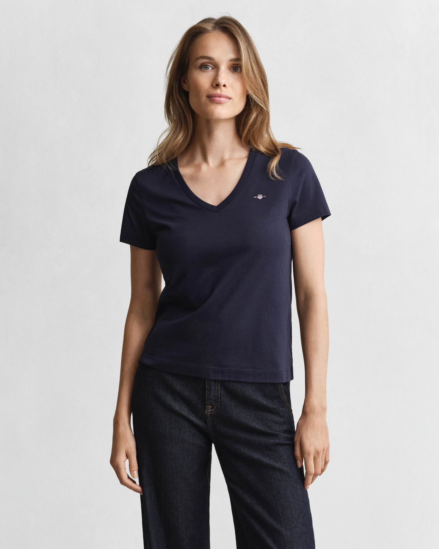Gant Women's Navy Shield V-Neck T-Shirt (Xl) Evening Blue